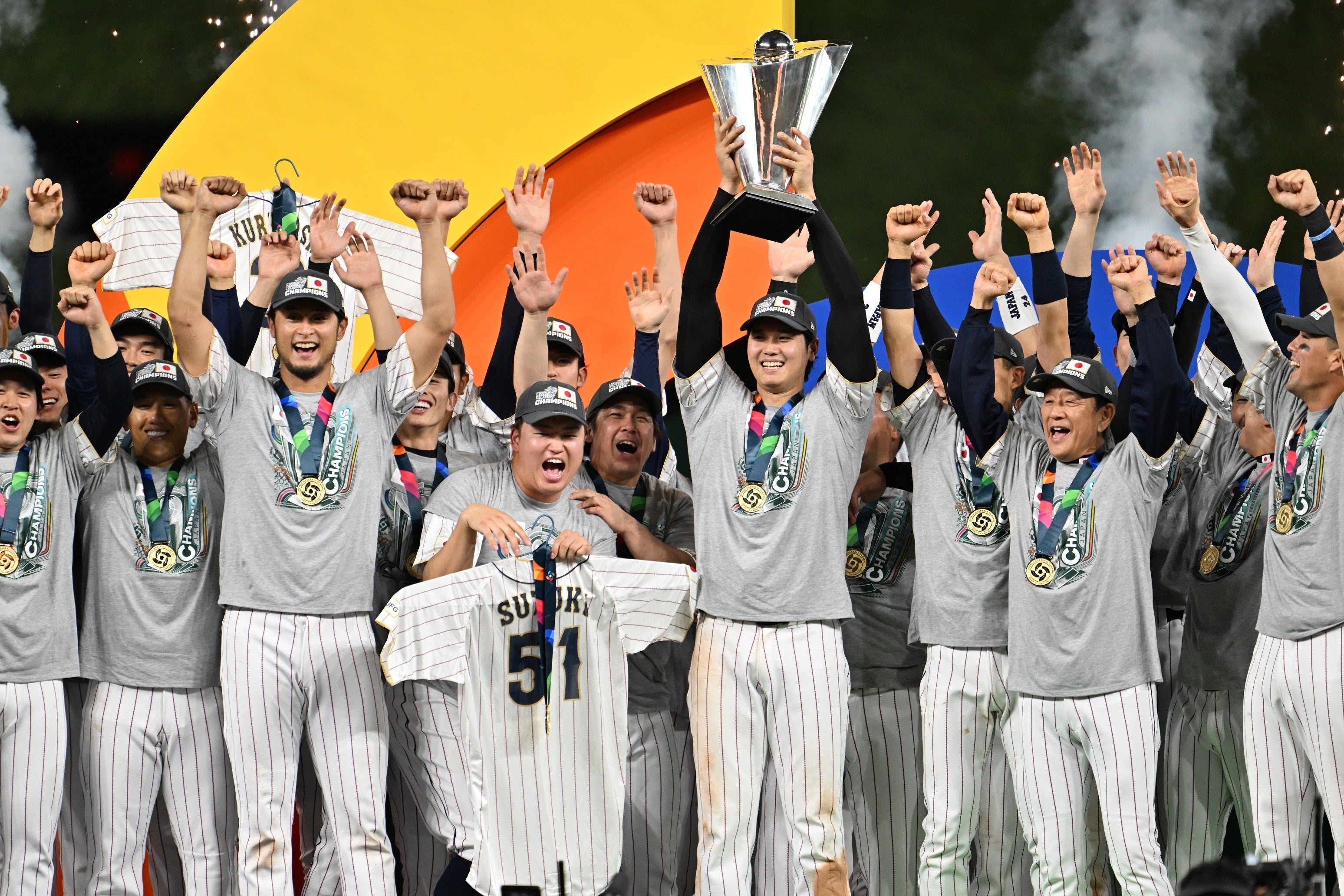 新しい スポーツ総合誌「Number」増刊号、「Number PLUS WBC完全保存版 実使用、サイン入り