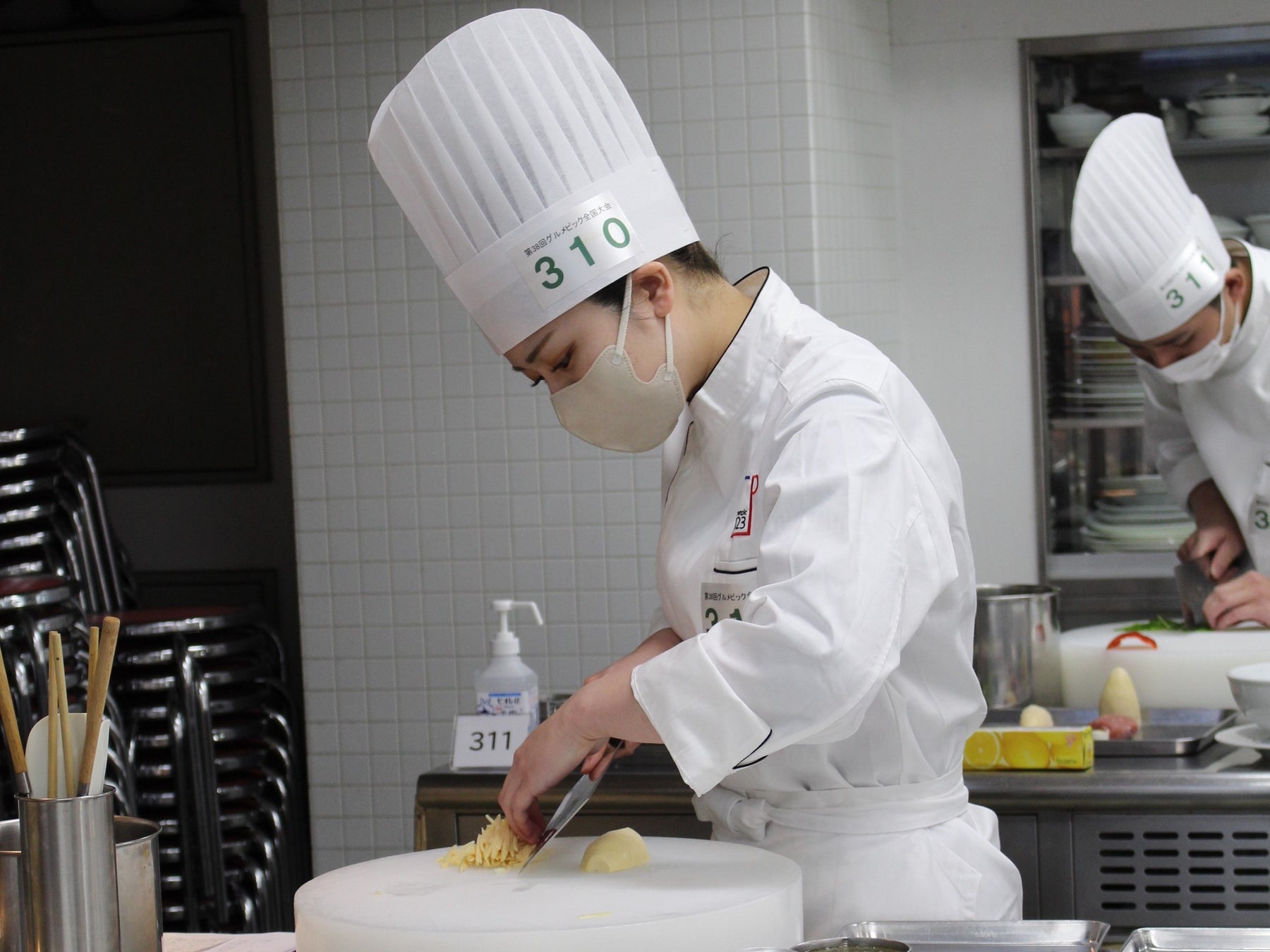 調理作業の様子（中国料理部門）