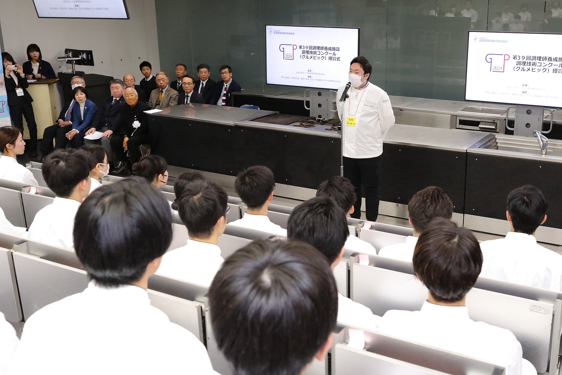 授賞式での審査委員による講評