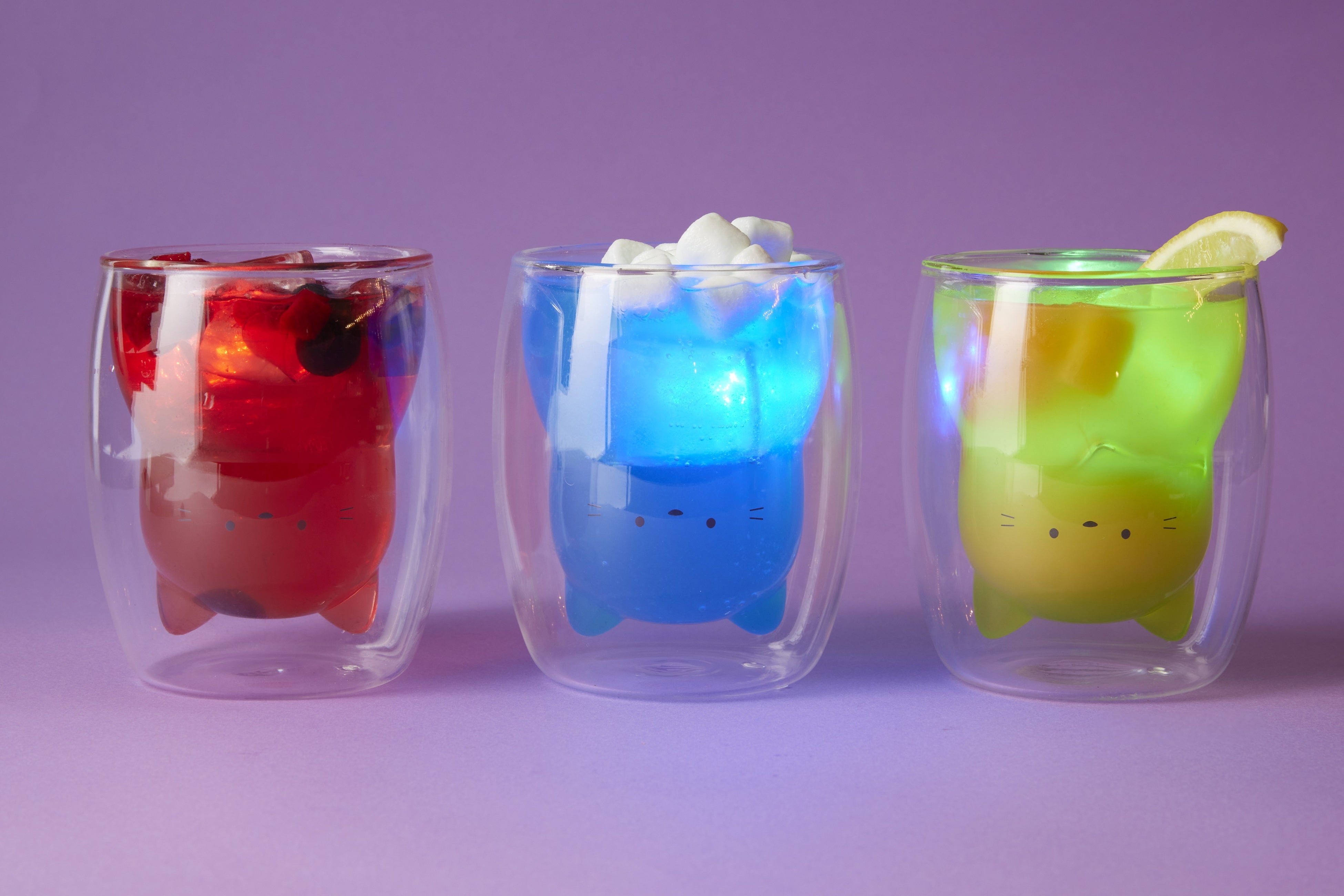 “光る”3匹の夜ネコカクテル