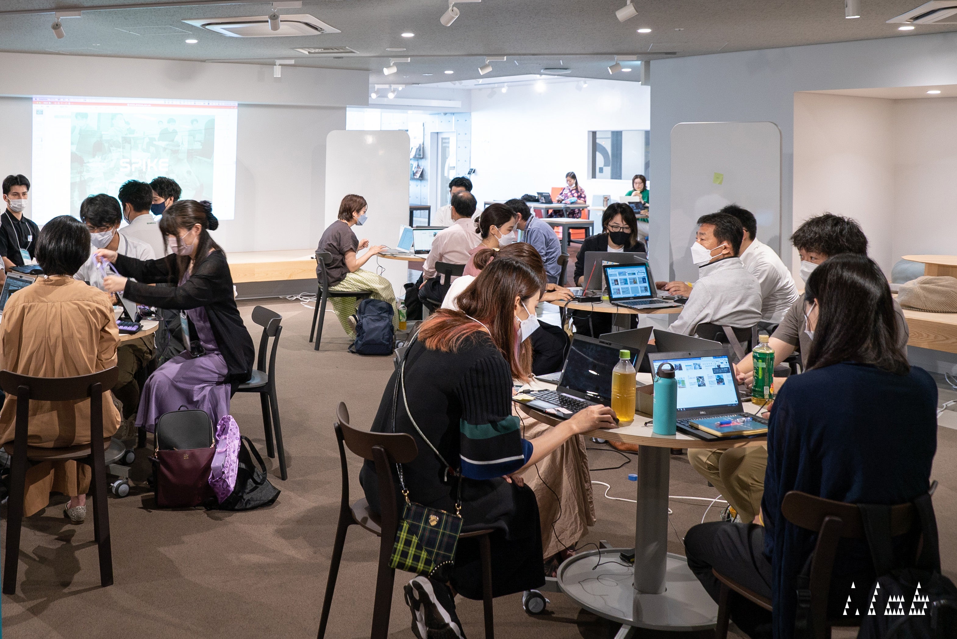 過去のi.lab主催イベントにおける創造的なワークショップの様子