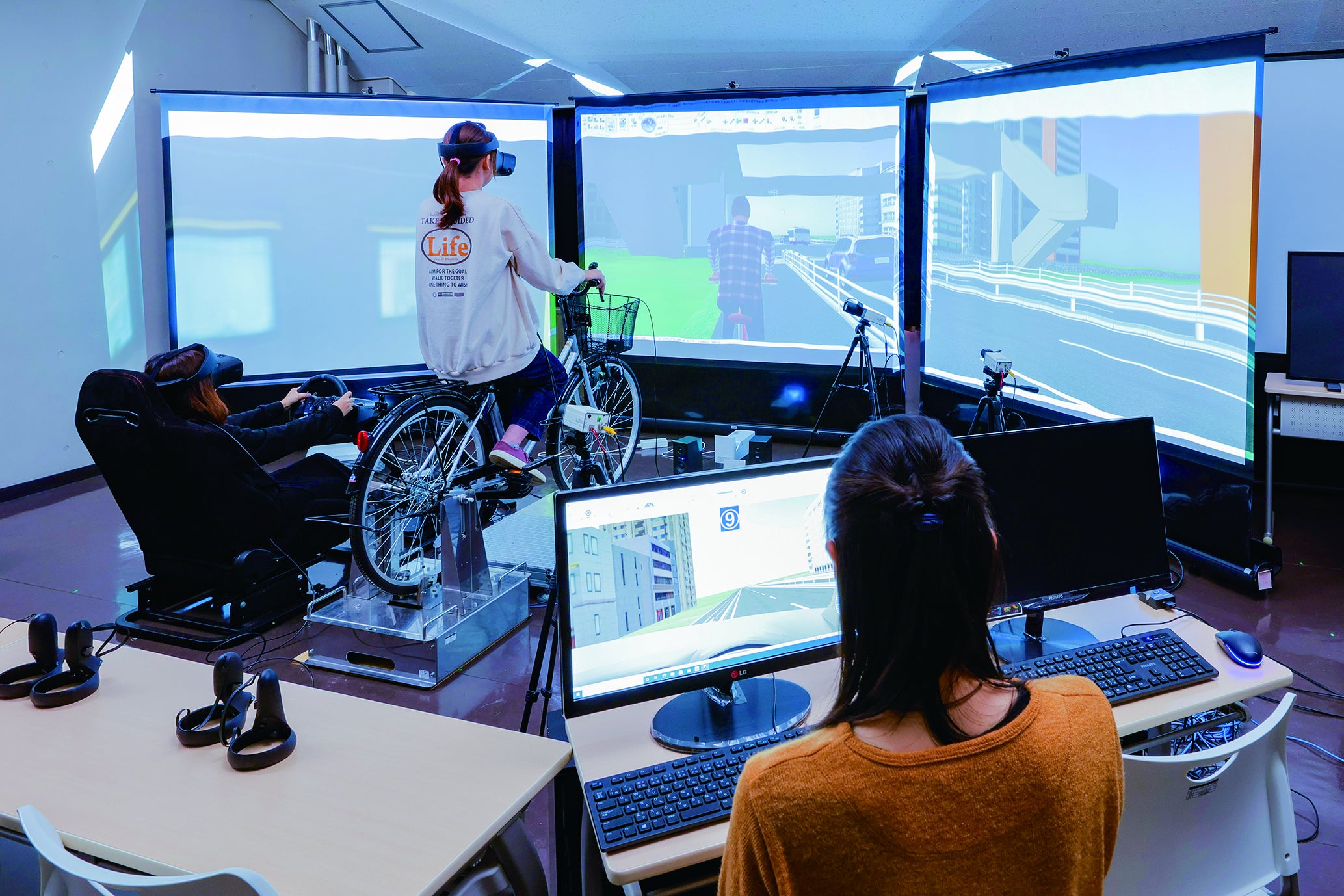 研究室の自転車・自動車シミュレータ