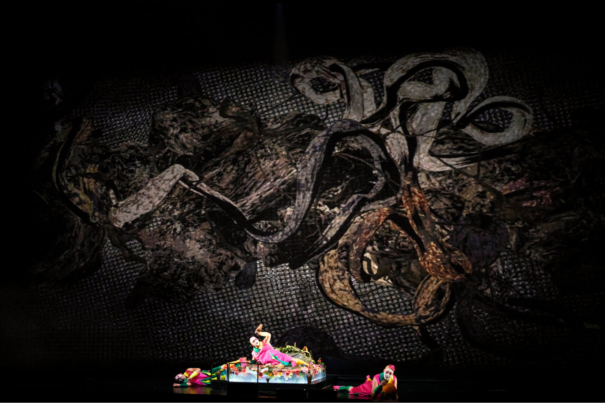 ©  Magali Dougados, Courtesy teamLab, Daniel Kramer,   Grand Théâtre de Genève, and Pace Gallery