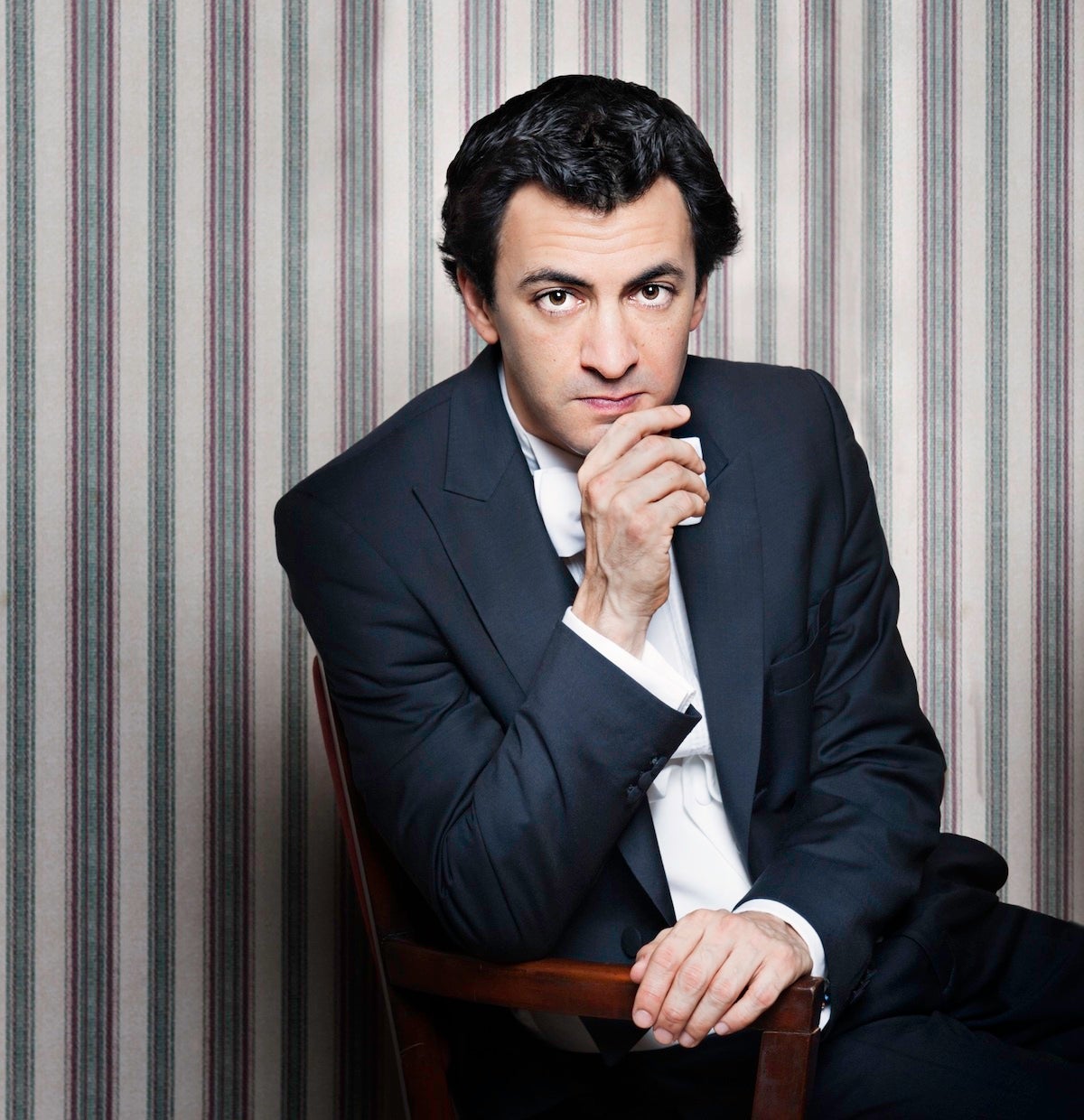 指揮者、アレホ・ペレス　Photo; Ishka Michocka