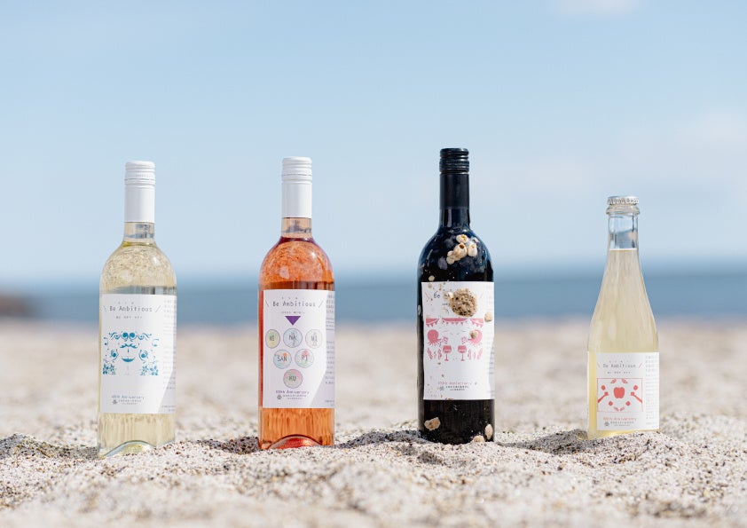 左より「志津川高校デザインラベルDELAWARE 2022」「志津川高校デザインラベルSTEUBEN 2022」 「志津川高校デザインラベル海中熟成ワインMERLOT 2021」「志津川高校デザインラベルCIDRE 2022」