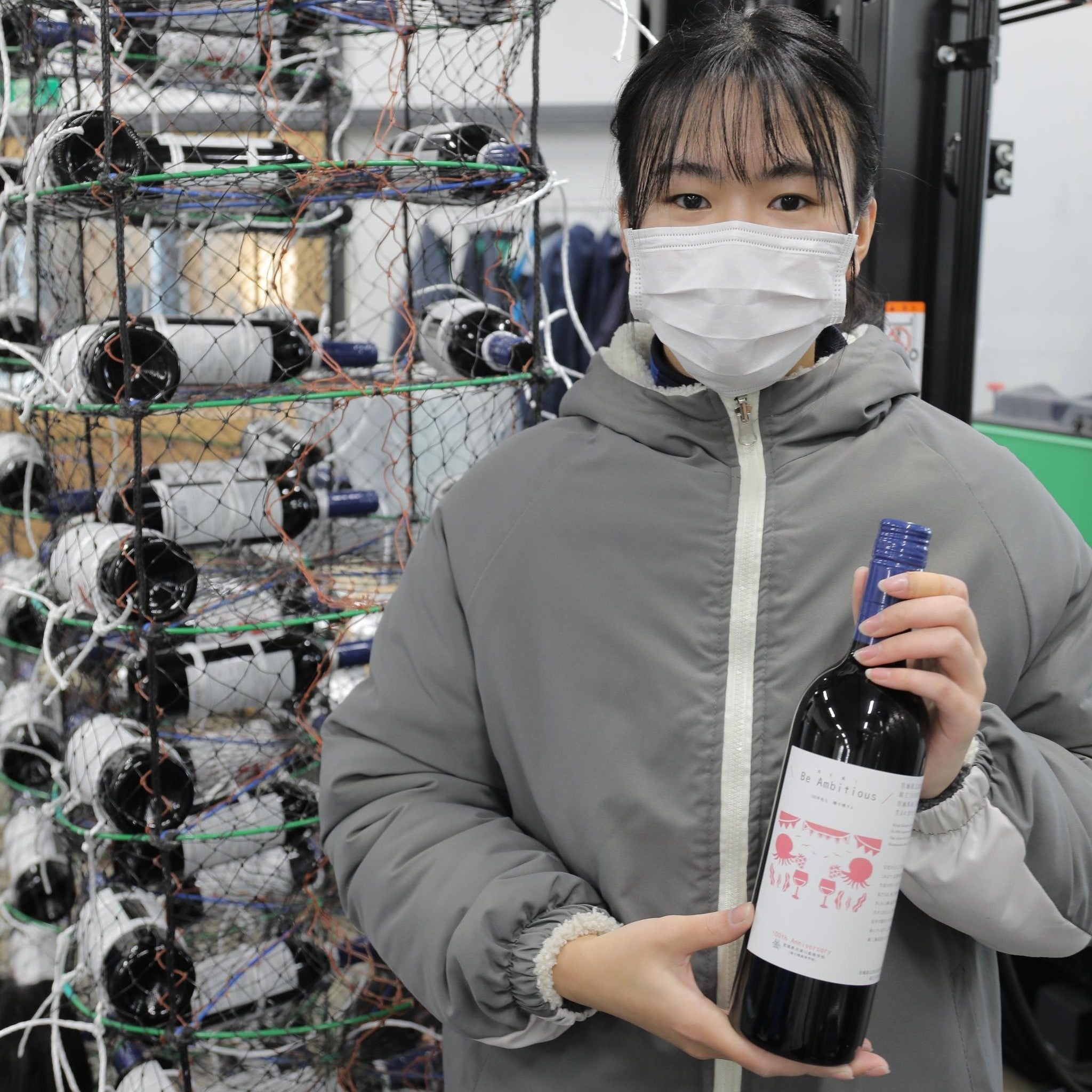 ワインの海中熟成準備作業