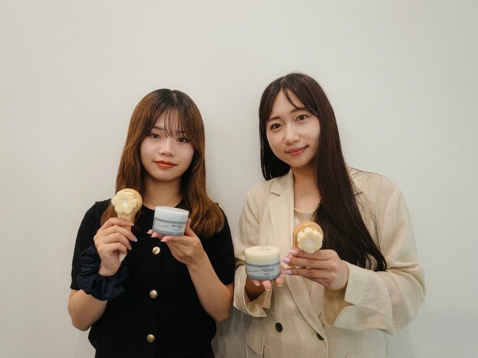 (左)SHIKARI ホールセールチーム 金井未歩 (右)SHIKARI ブランドディレクター 吉田栞(出典: PR TIMES)