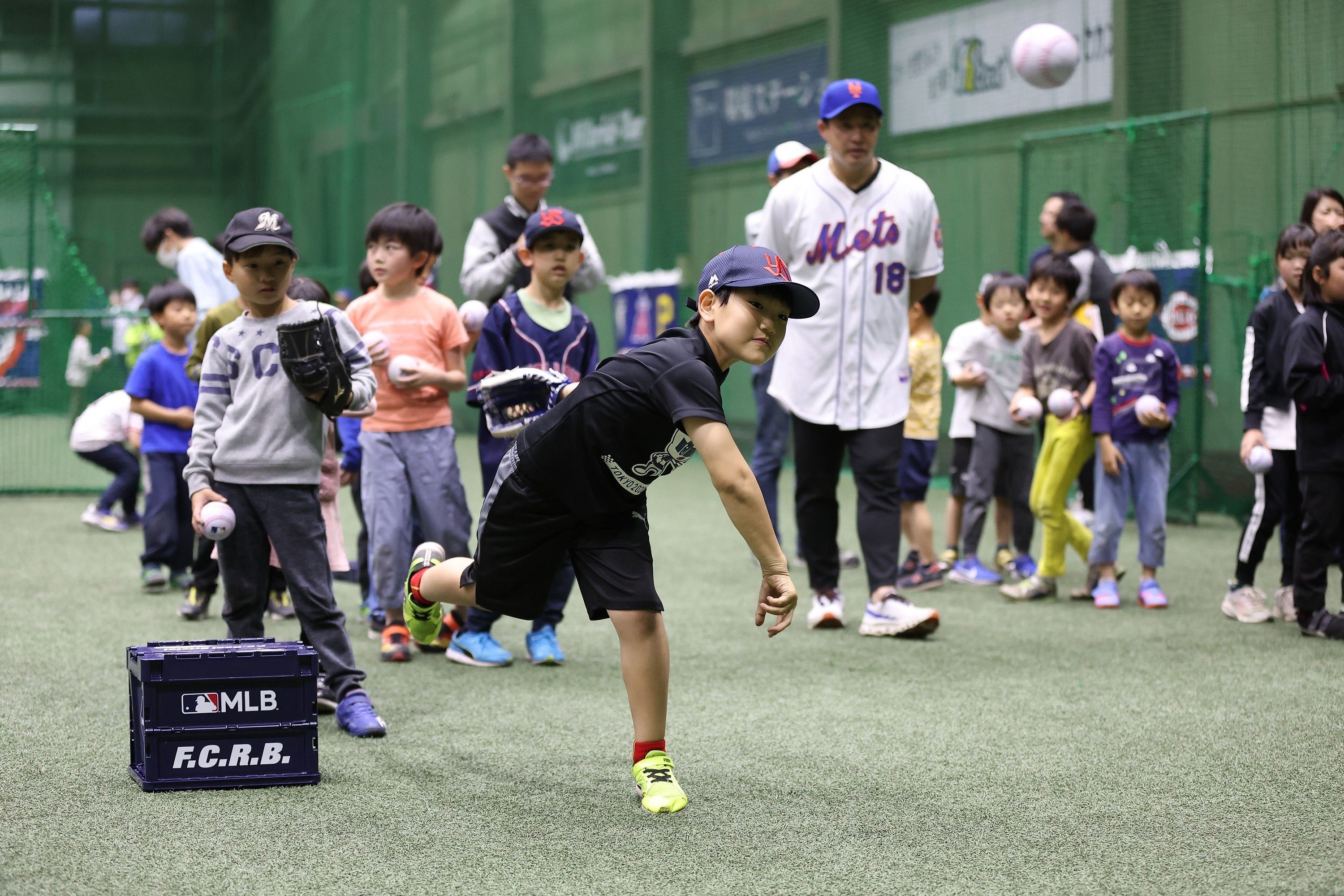 初めての野球を楽しむ子どもたち