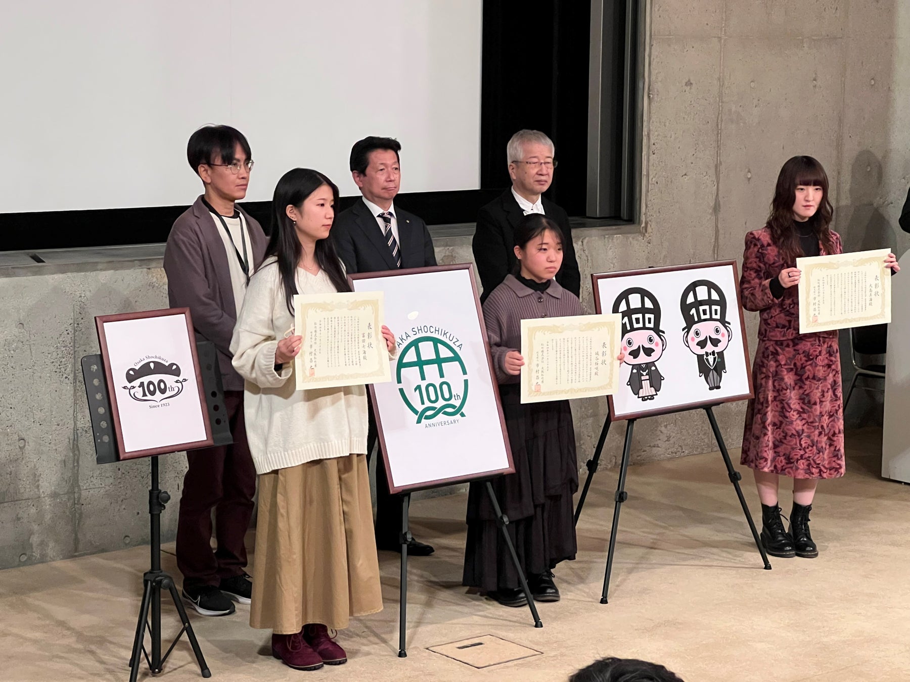 写真左から富田七海さん、城谷桜咲さん、大島美海さん