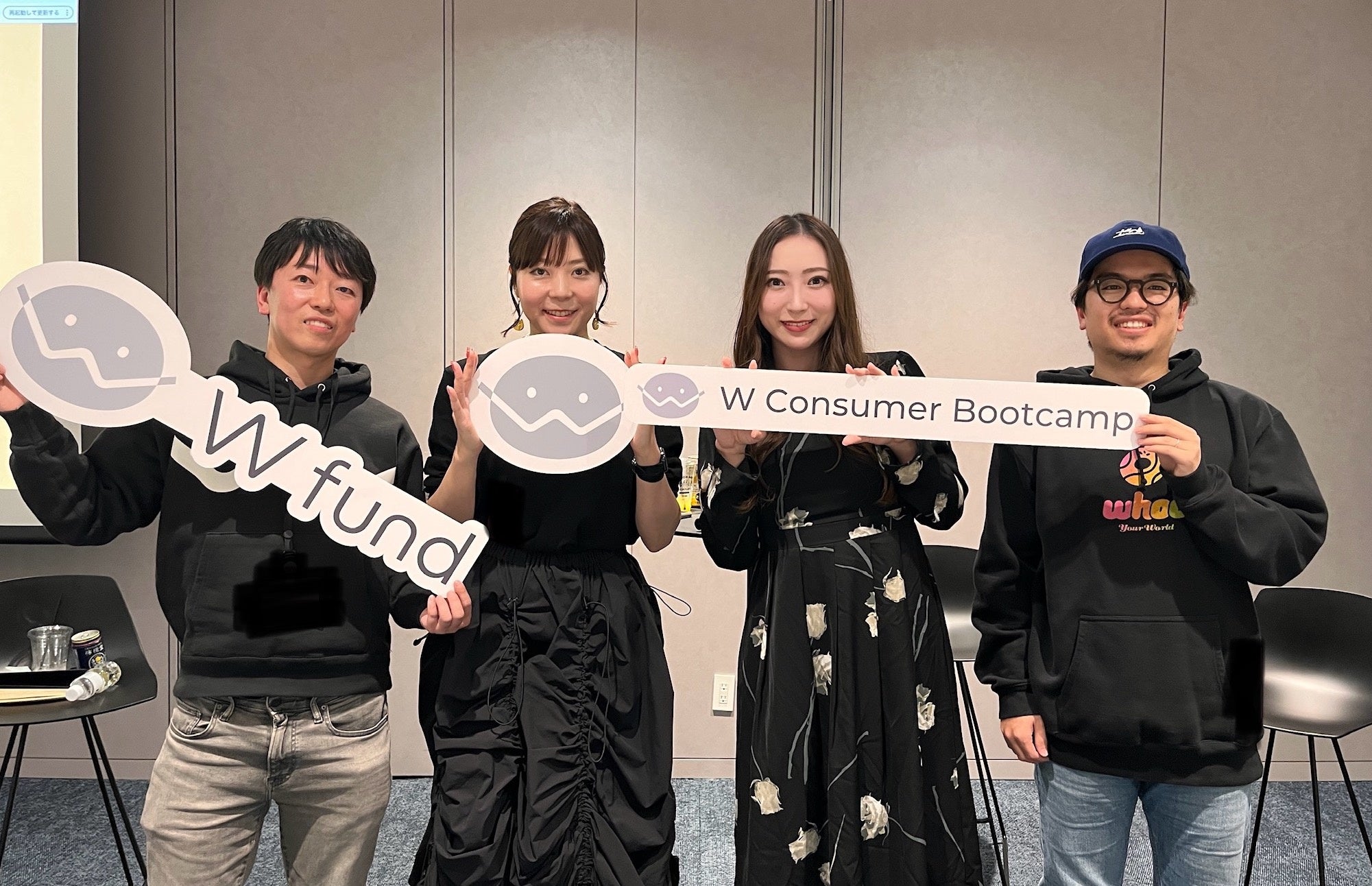 12月5日プログラム第1回「C向けサービス立ち上げ期の事業・組織・ファイナンス」の様子。左より、W fund代表パートナー東、株式会社RABO President & CEO伊豫氏、株式会社トリビュー代表取締役毛氏、株式会社LinQ 代表取締役CEO原田氏