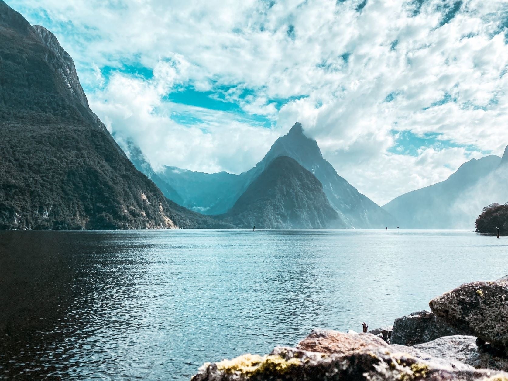 世界遺産のフィヨルド ミルフォードサウンド ©Great South