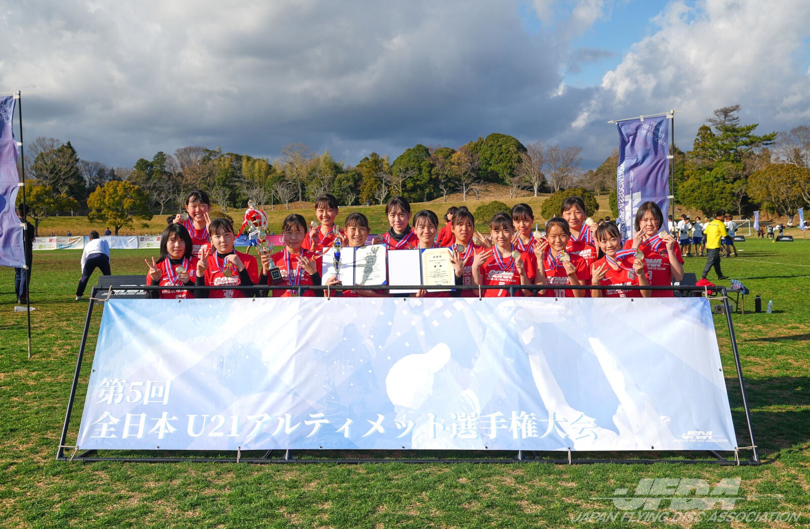 ウィメン部門 優勝：GONA