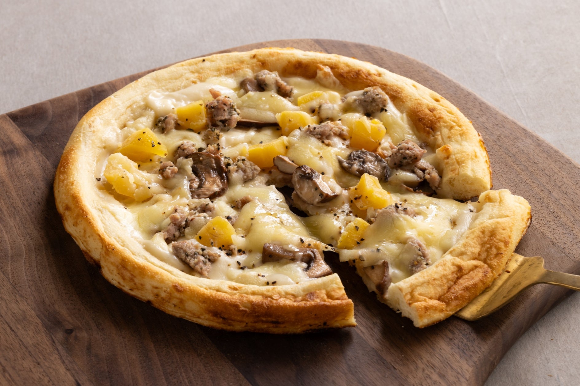 【ショコラティエ パレドオール】いちごとピスタチオの組み合わせ!この冬限定ショコラパフェの販売開始
