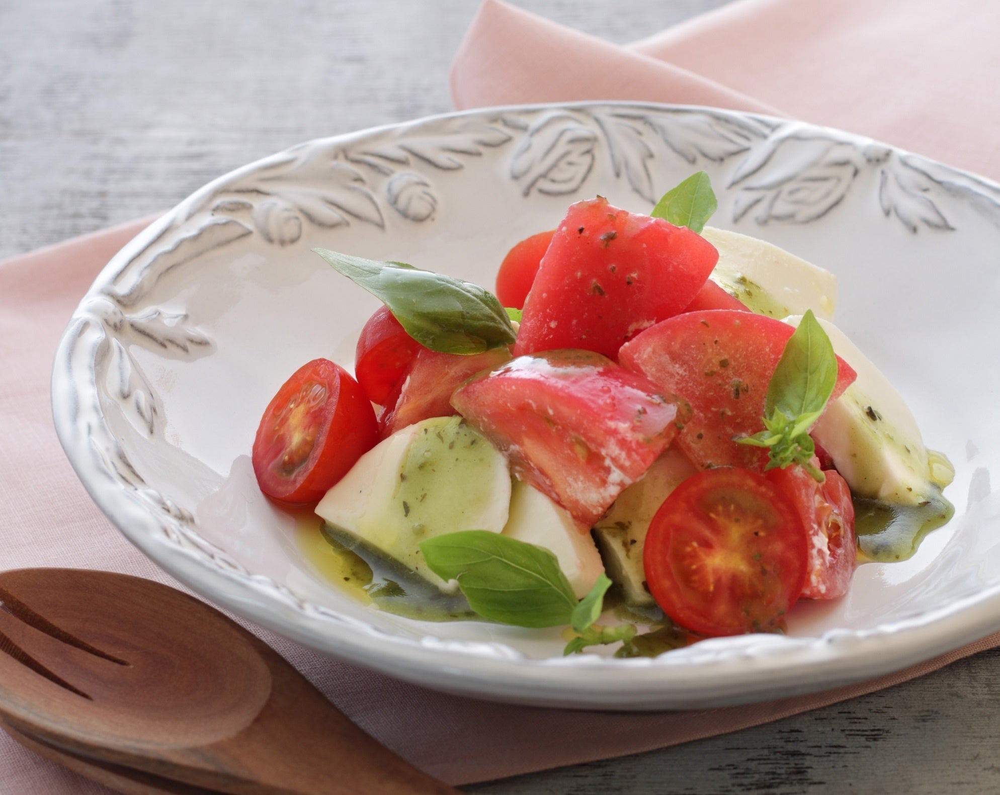 【おうちパスタ バジル アレンジ例】トマト バジル モッツァレラチーズのカプレーゼ