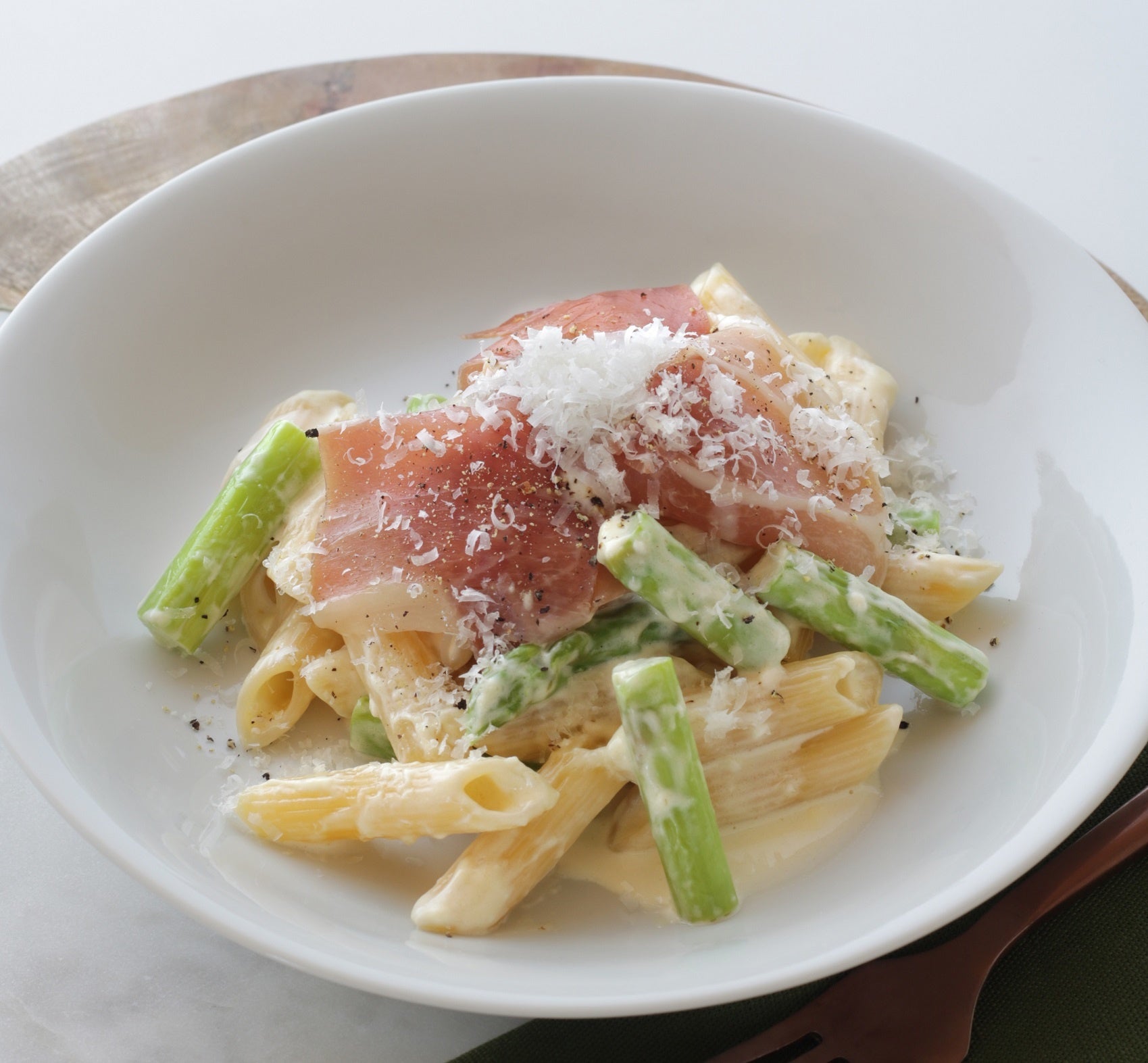 【AGNESIペンネリガーテ アレンジ例】アスパラガスと生ハムのチーズクリームペンネ