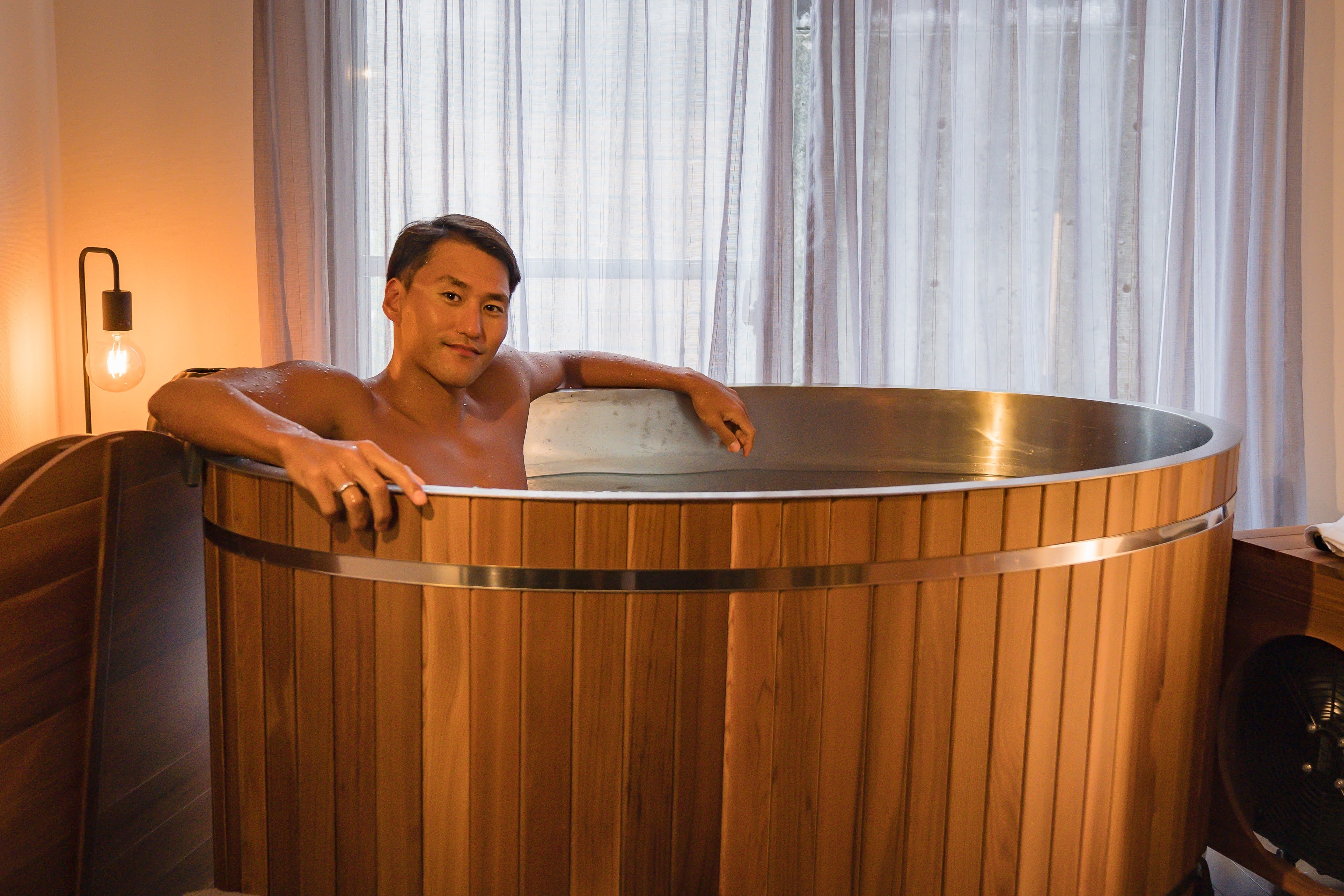 空気でふくらむゴム製水桶 × コンセント接続で3℃まで冷える kokolo