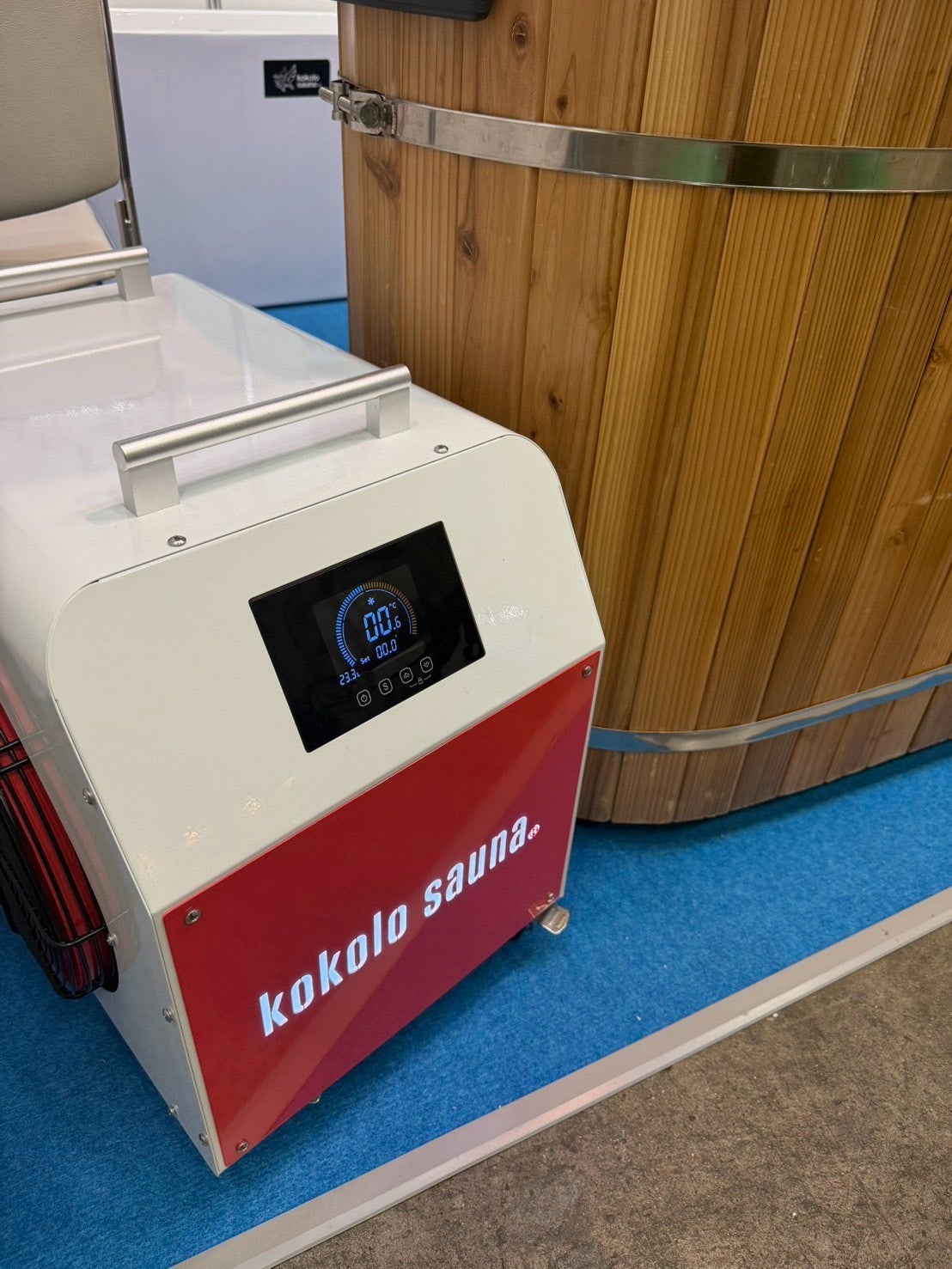 水温0℃を表示した新型チラーのタッチパネル
