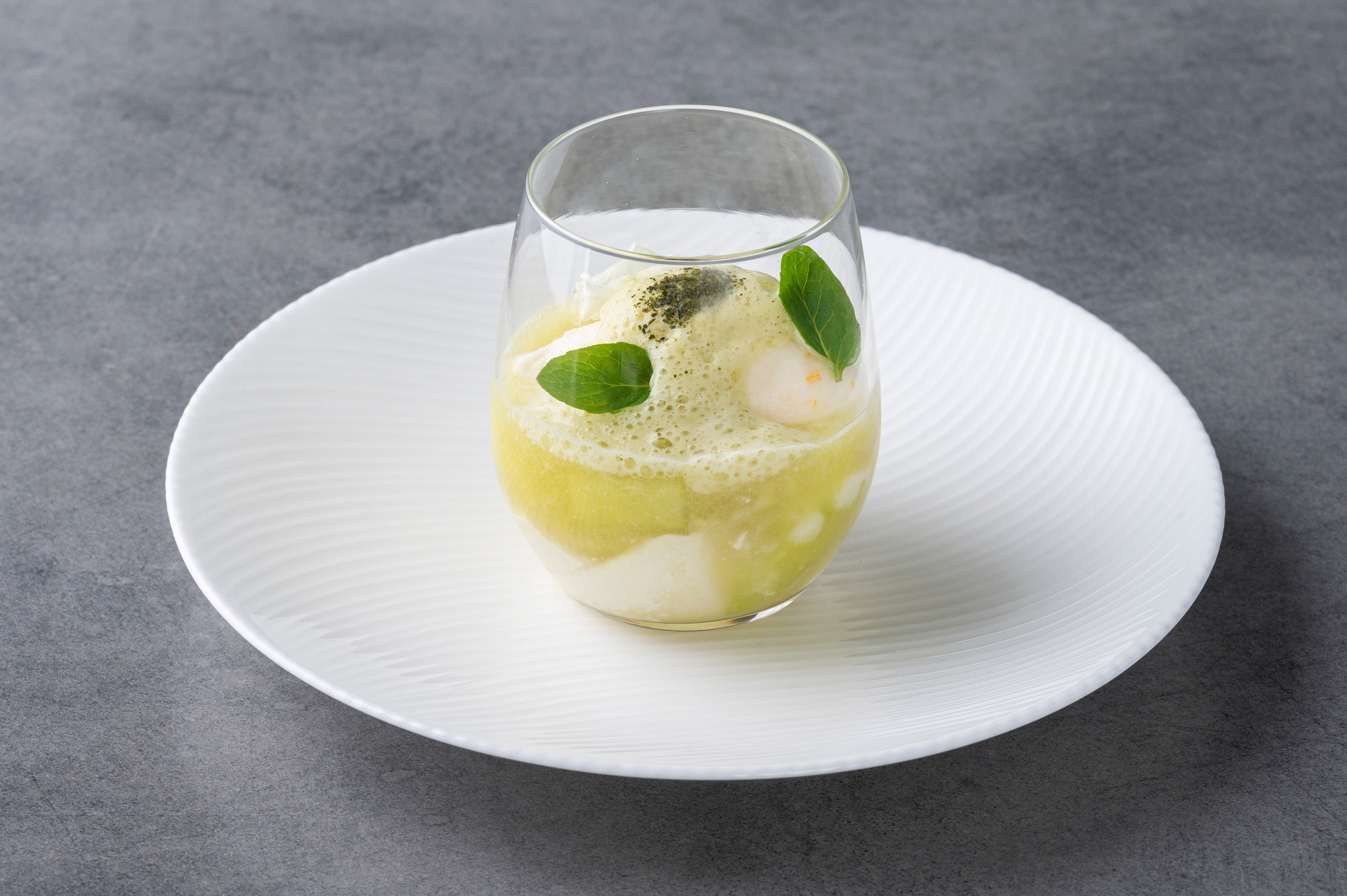 煎茶のブランマンジェ メロンのスープ ミルクアイスとともに
