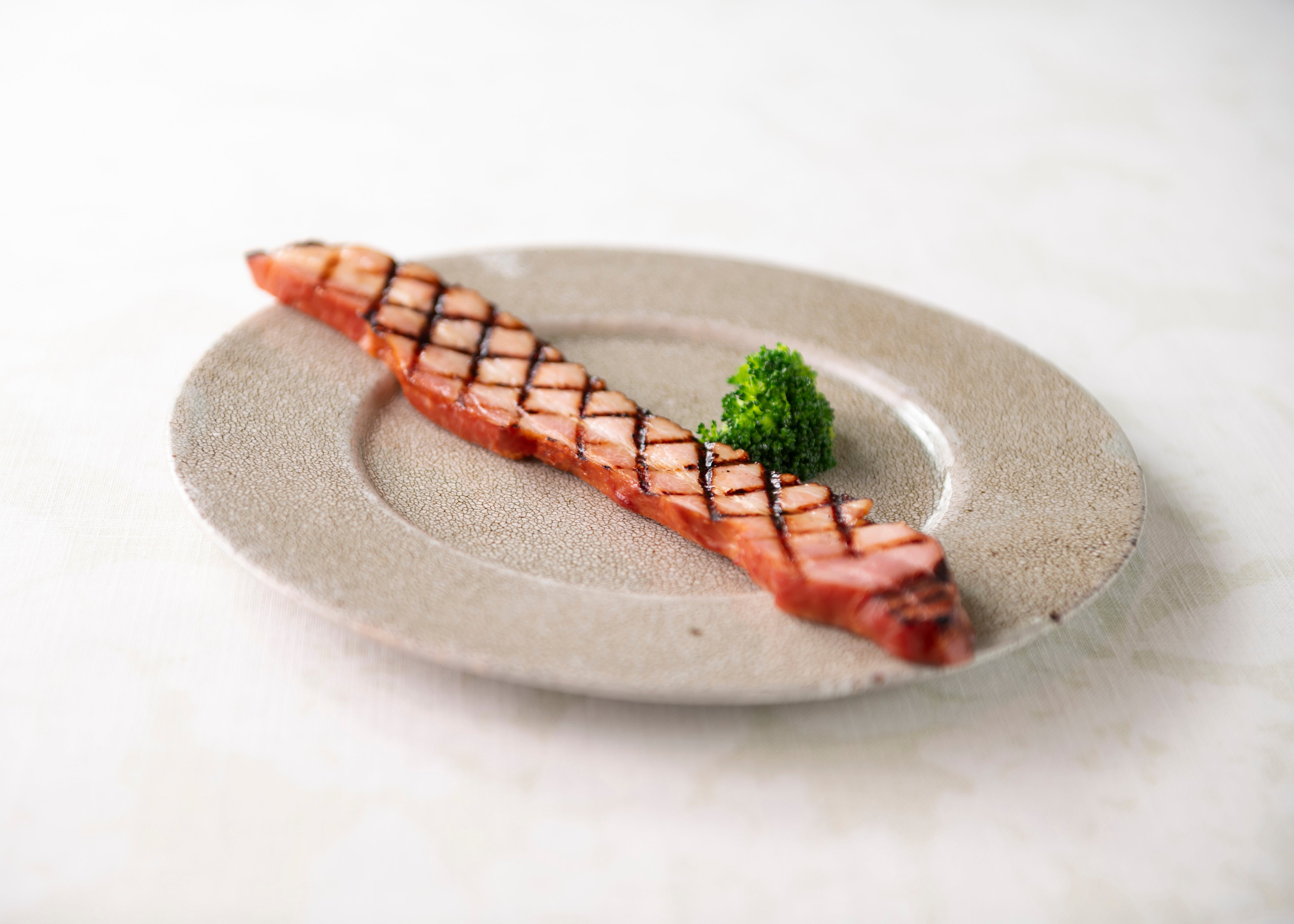 厚切りベーコンステーキの網焼き