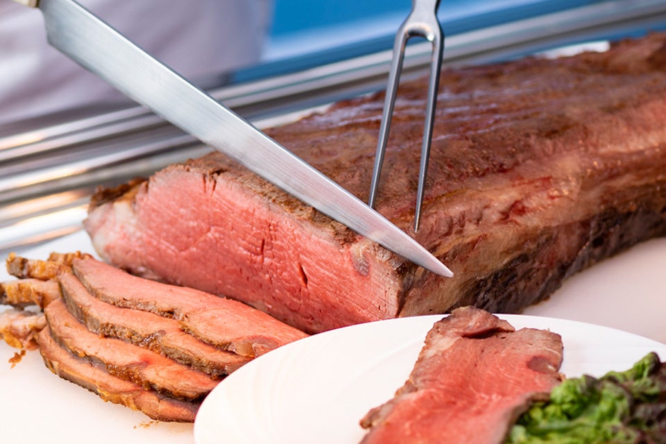 USサーロインのローストビーフのカーヴィング