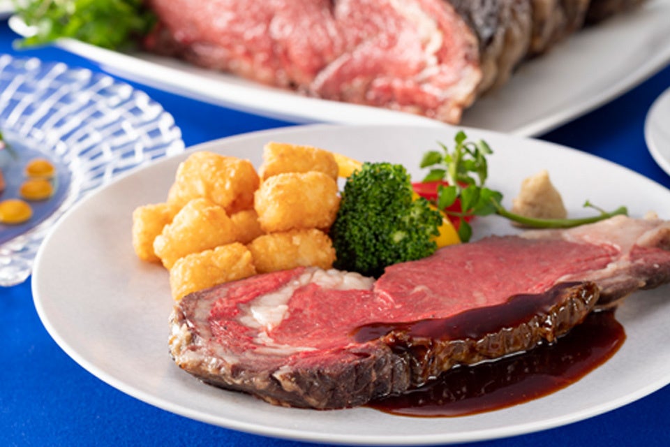 柔らかくジューシーな厚切りローストビーフ