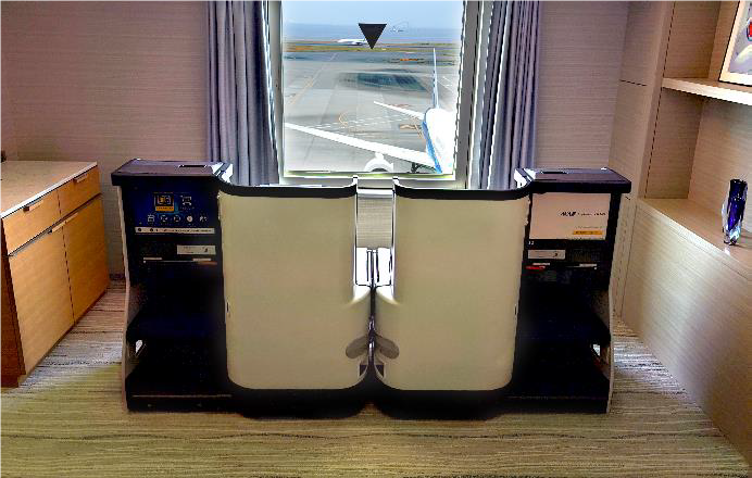 滑走路を正面に臨むビジネスクラス