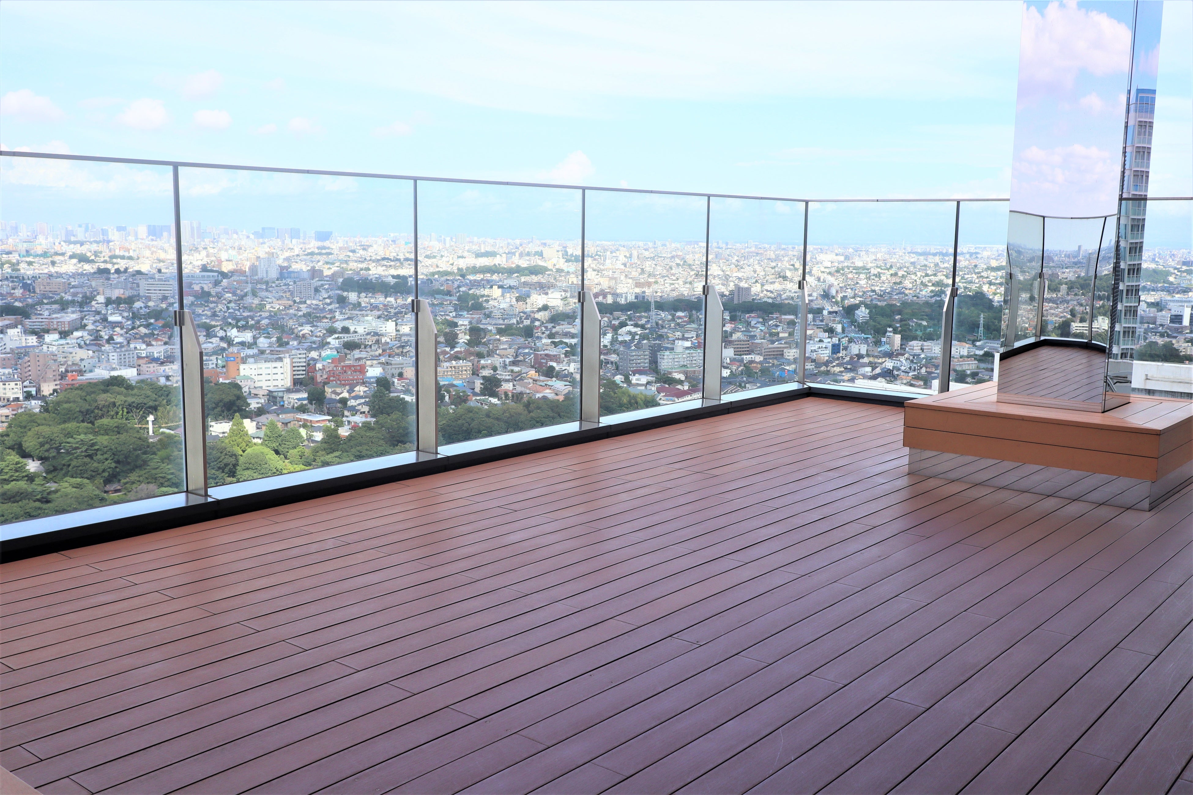 都心を一望できる開放的な空間「プライベートテラス」