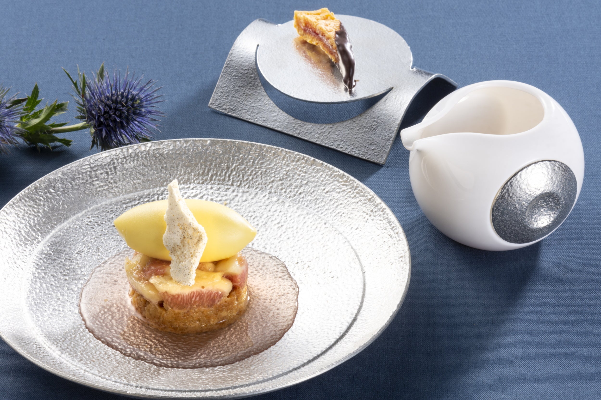 富山県産酒粕のアイスクリームと季節のフルーツのコンポート／ミシャルディーズ