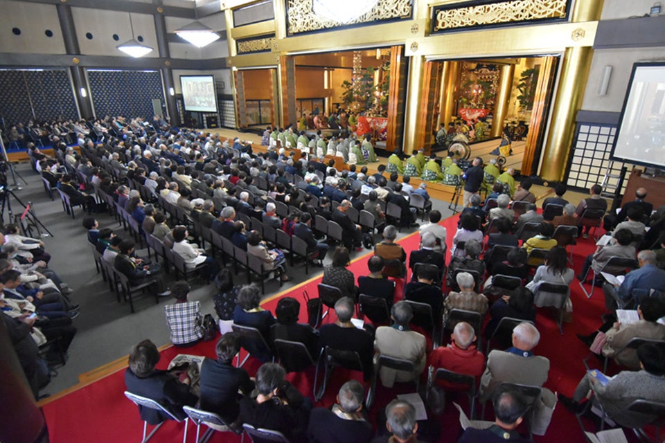 毎年10月に南御堂本堂で勤修される報恩講