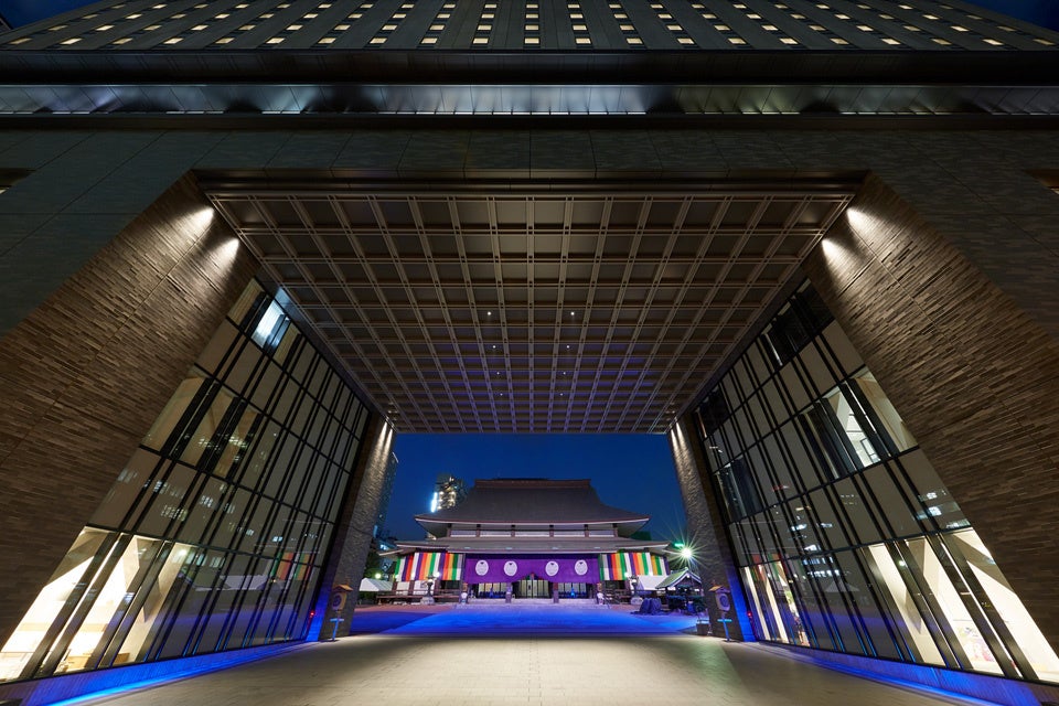 【夜景】山門と本堂