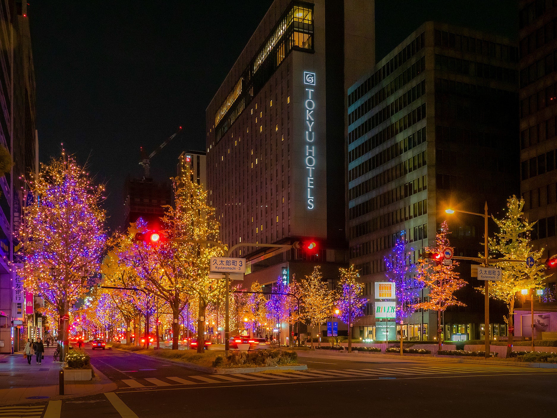 ホテル前　御堂筋イルミネーション
