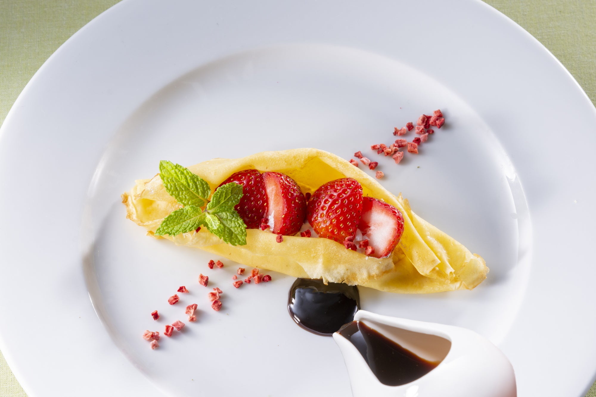 【2月デザート】いちごのクレープ～チョコレートソース～