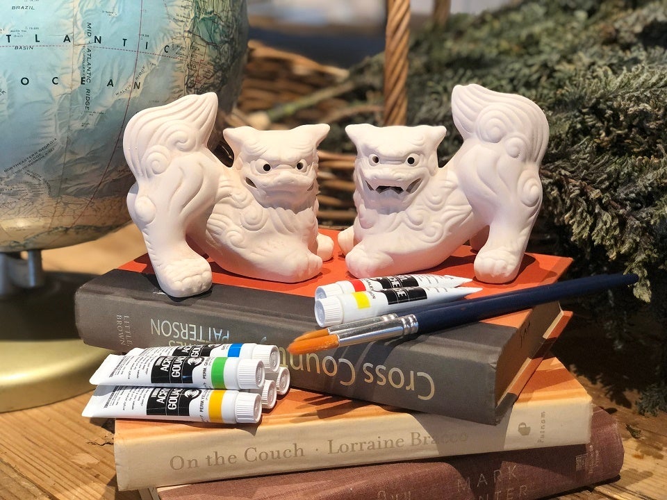 シーサーの色塗り