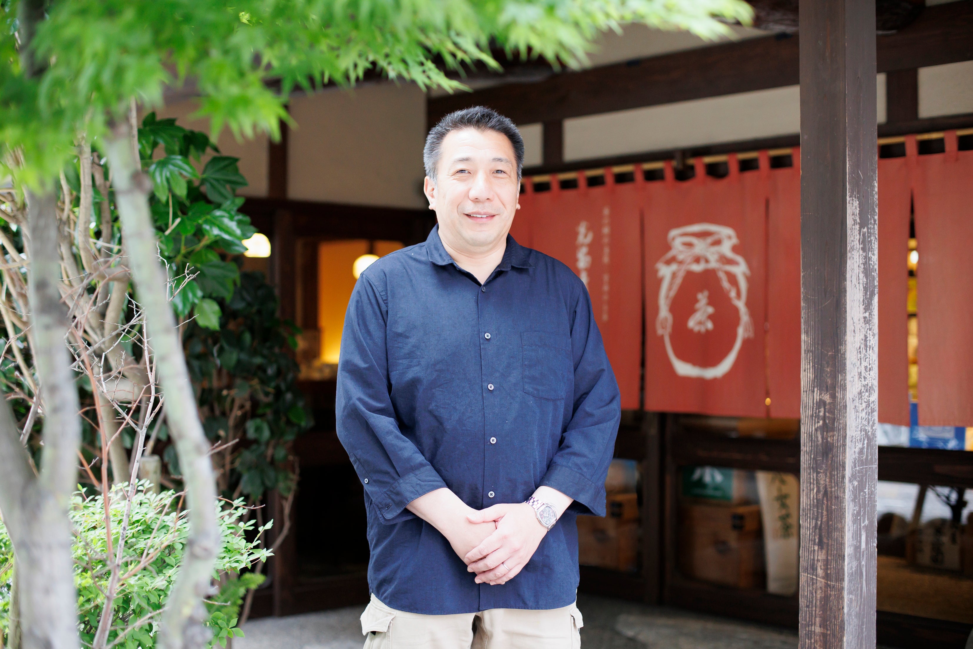 光安青霞園茶舗の13代目店主の光安伸之さん