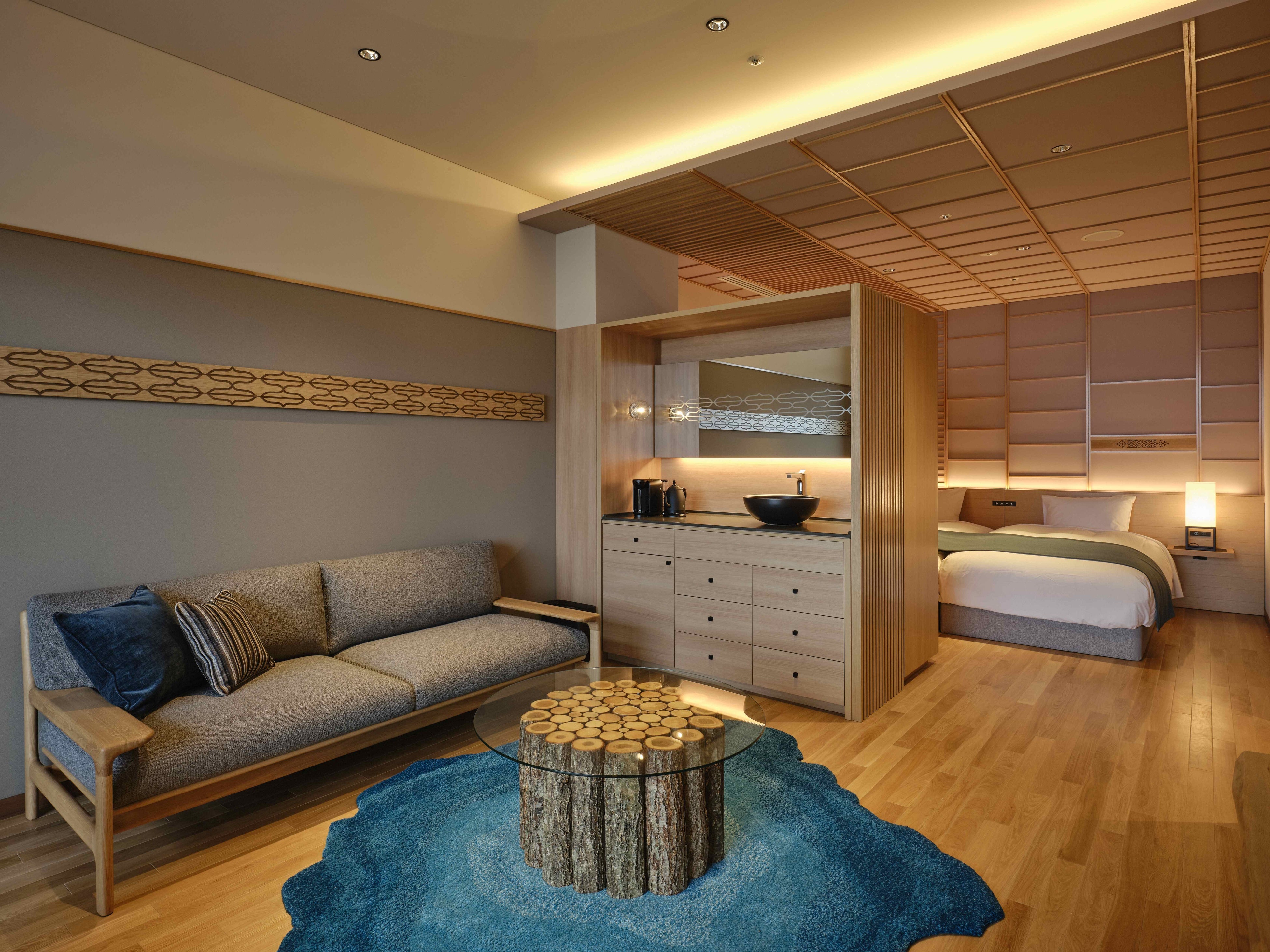 温泉露天風呂付デザイナーズツイン　（湖側）