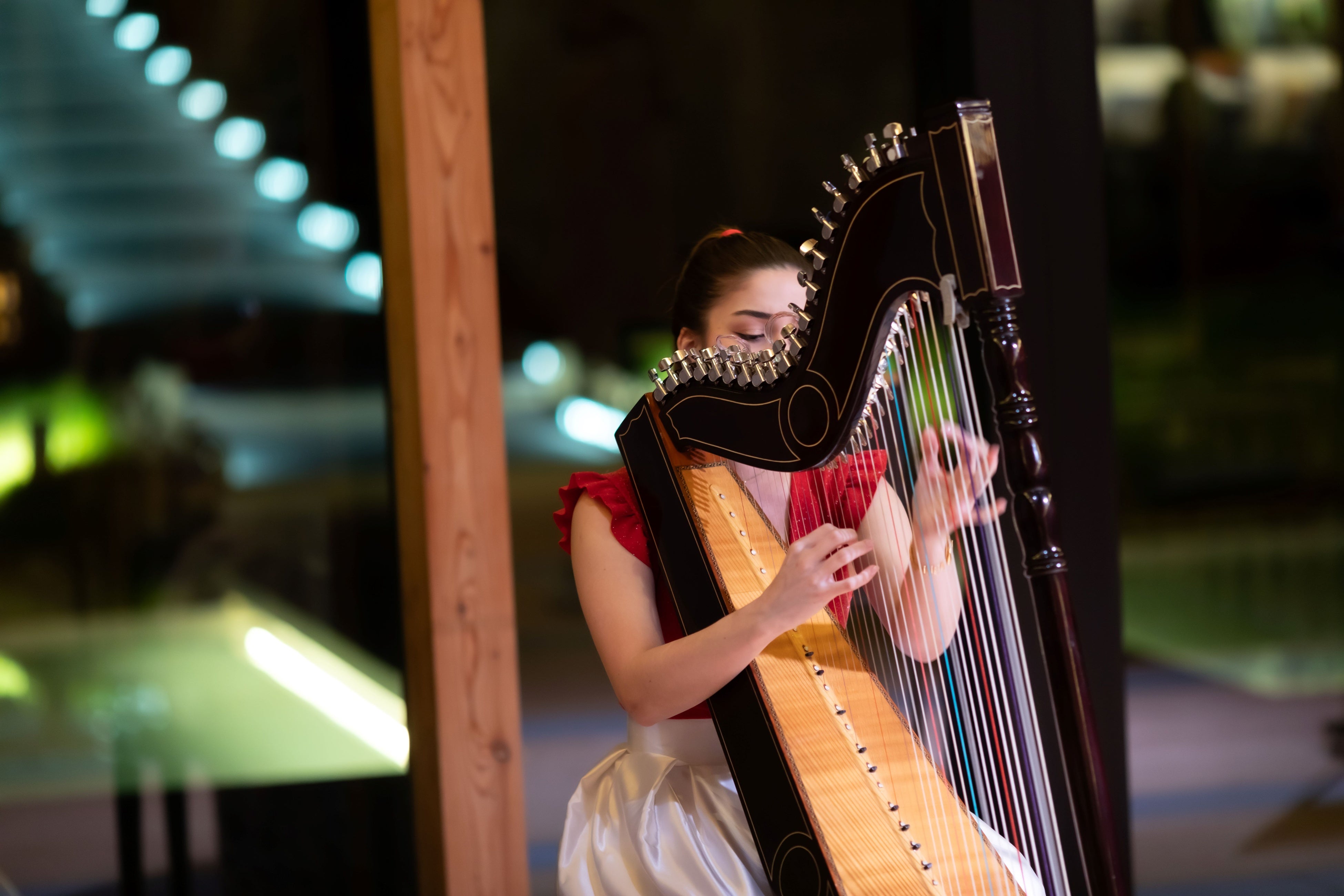 水のラウンジ「洸響」で開催されるパラグアイハープ演奏