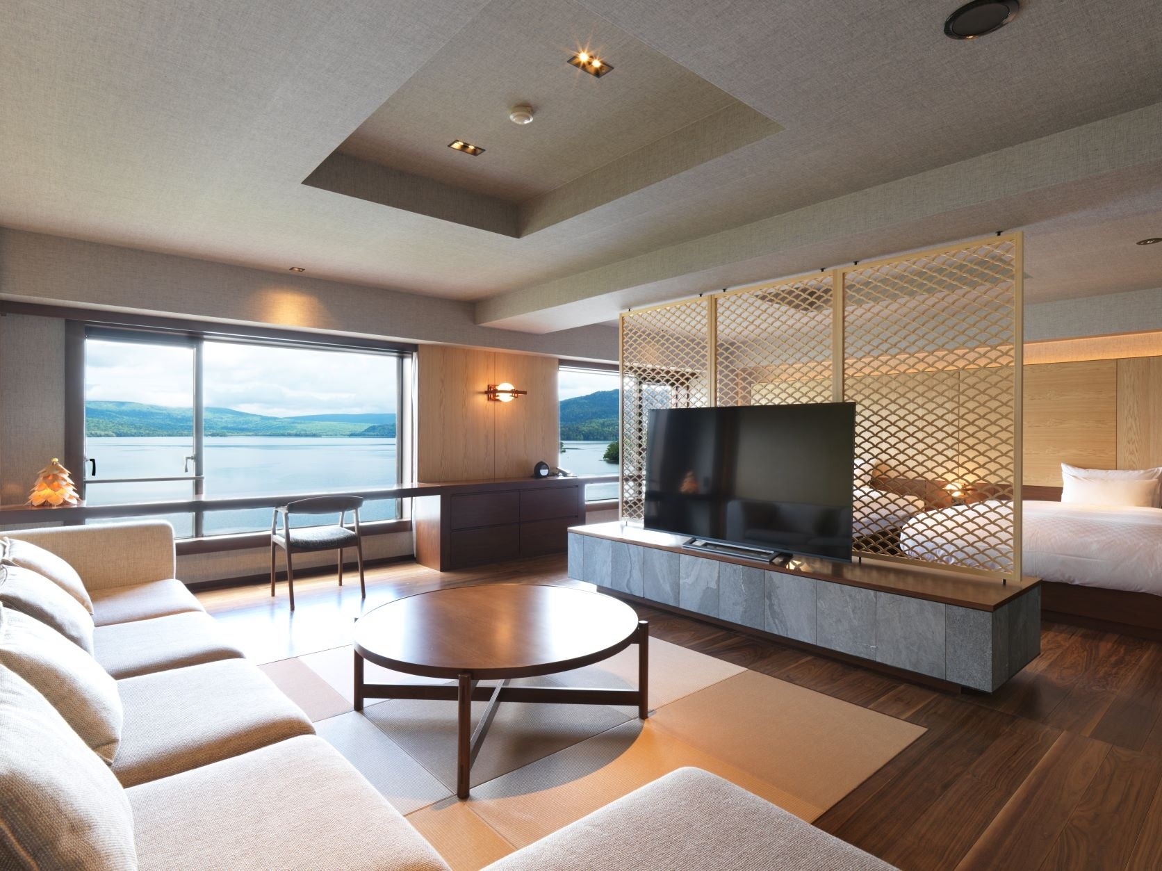 湖側デラックス和洋室