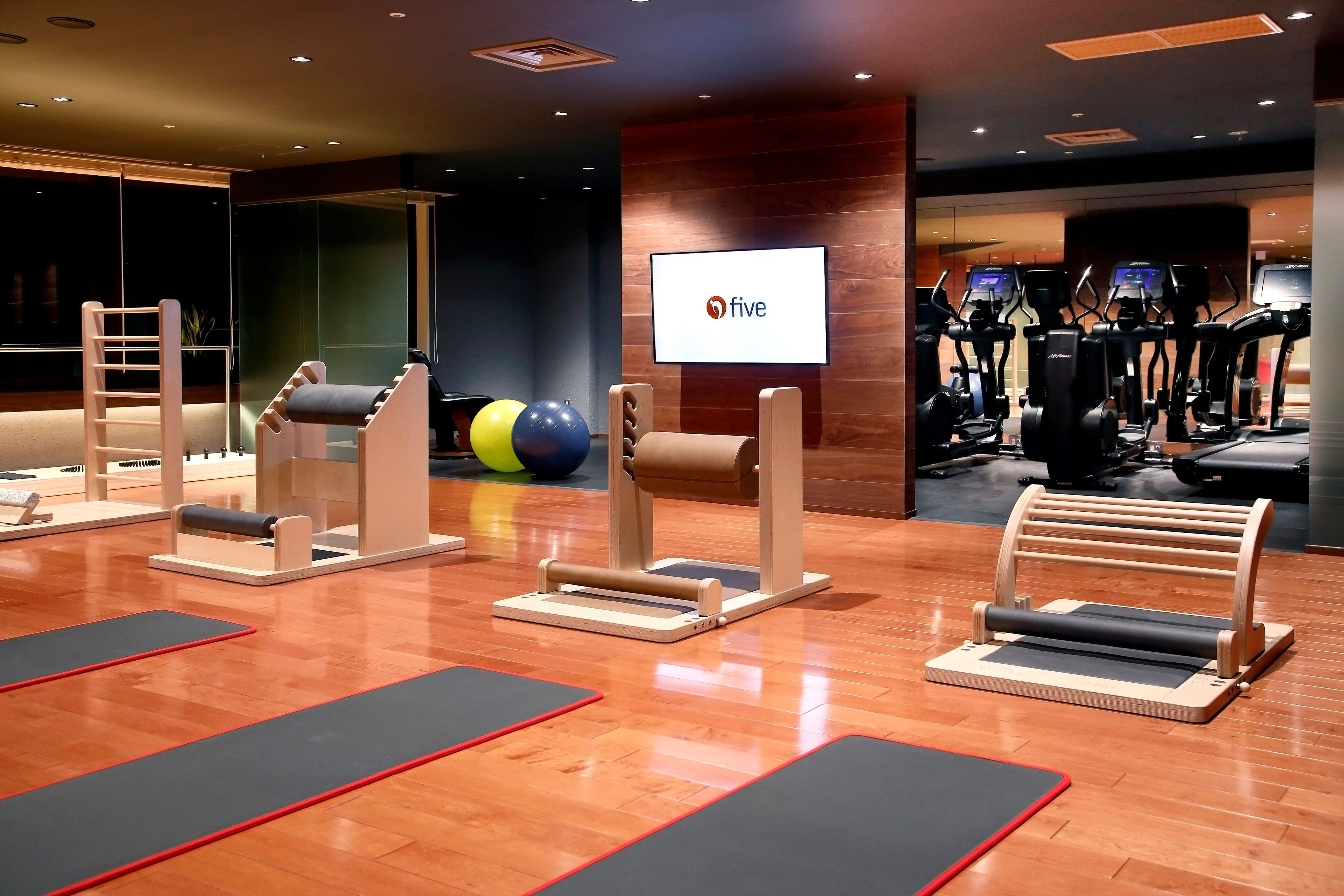 ウイングス館「MOBI FIT STAND」