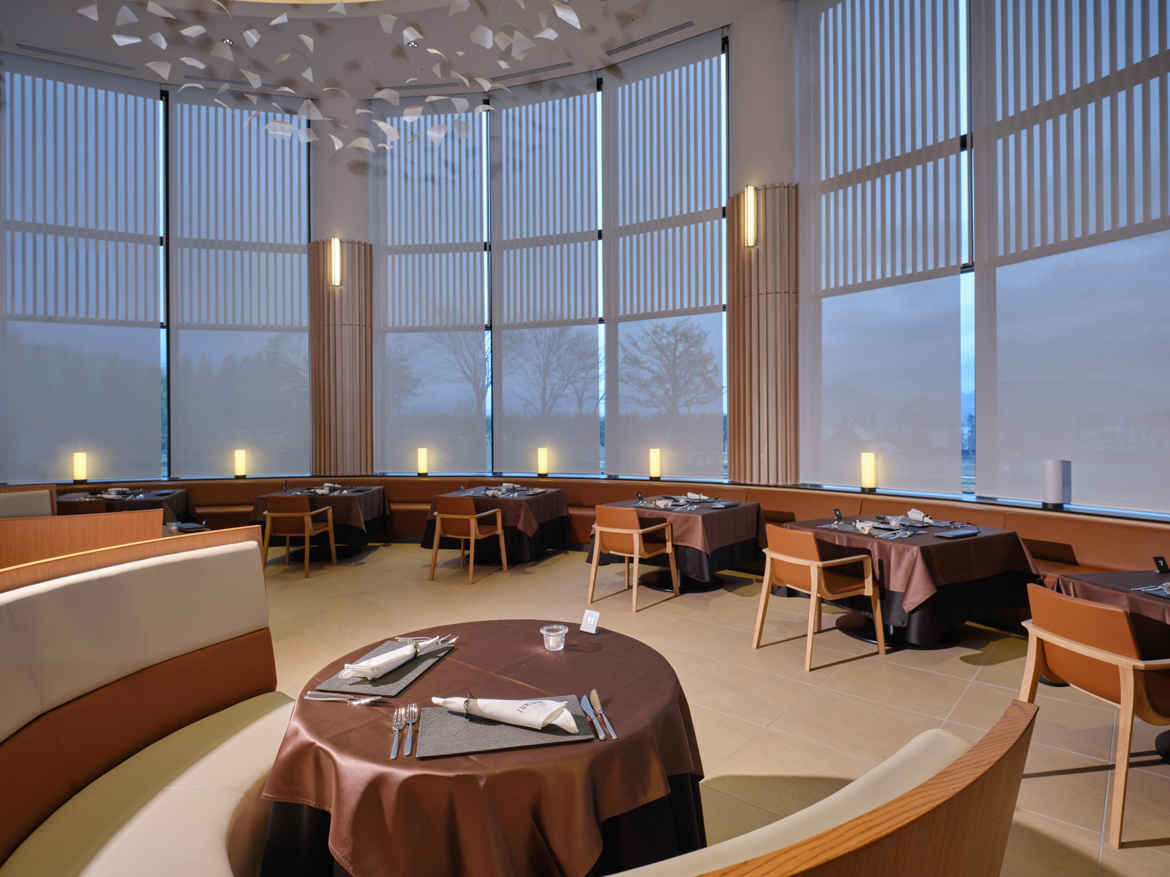 レストラン「ルミエール」