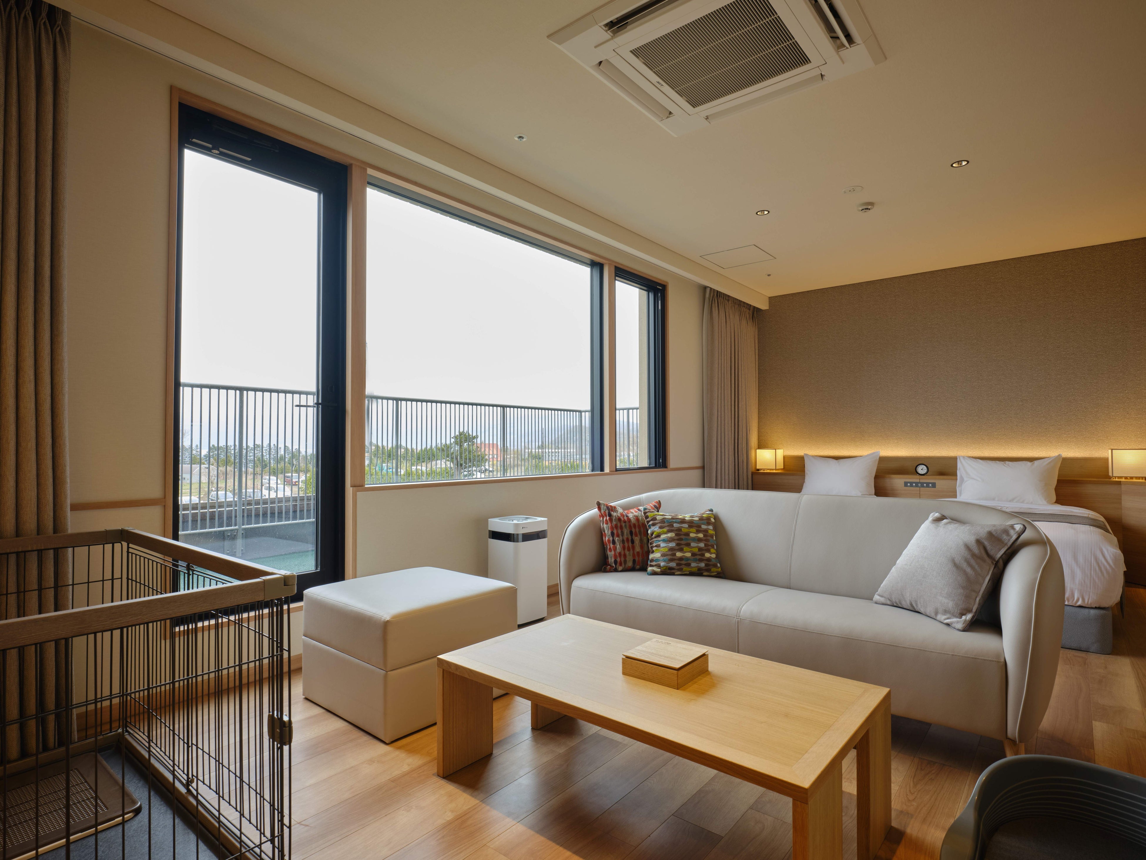 湖側ワンちゃんルーム・バルコニー付