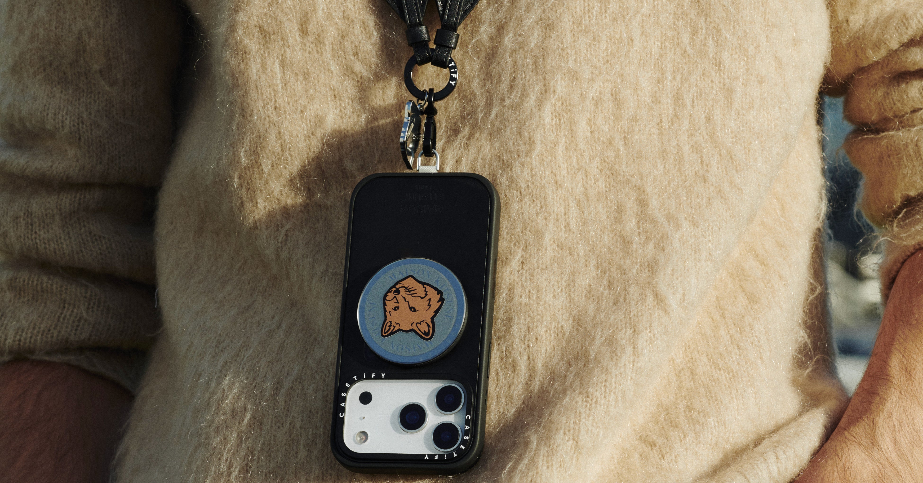 新品未開封　メゾンキツネ×CASETiFY｜ストラップ　スマホチャーム メゾンキツネ×CASETiFY｜ストラップ スマホ チャーム - メルカリ