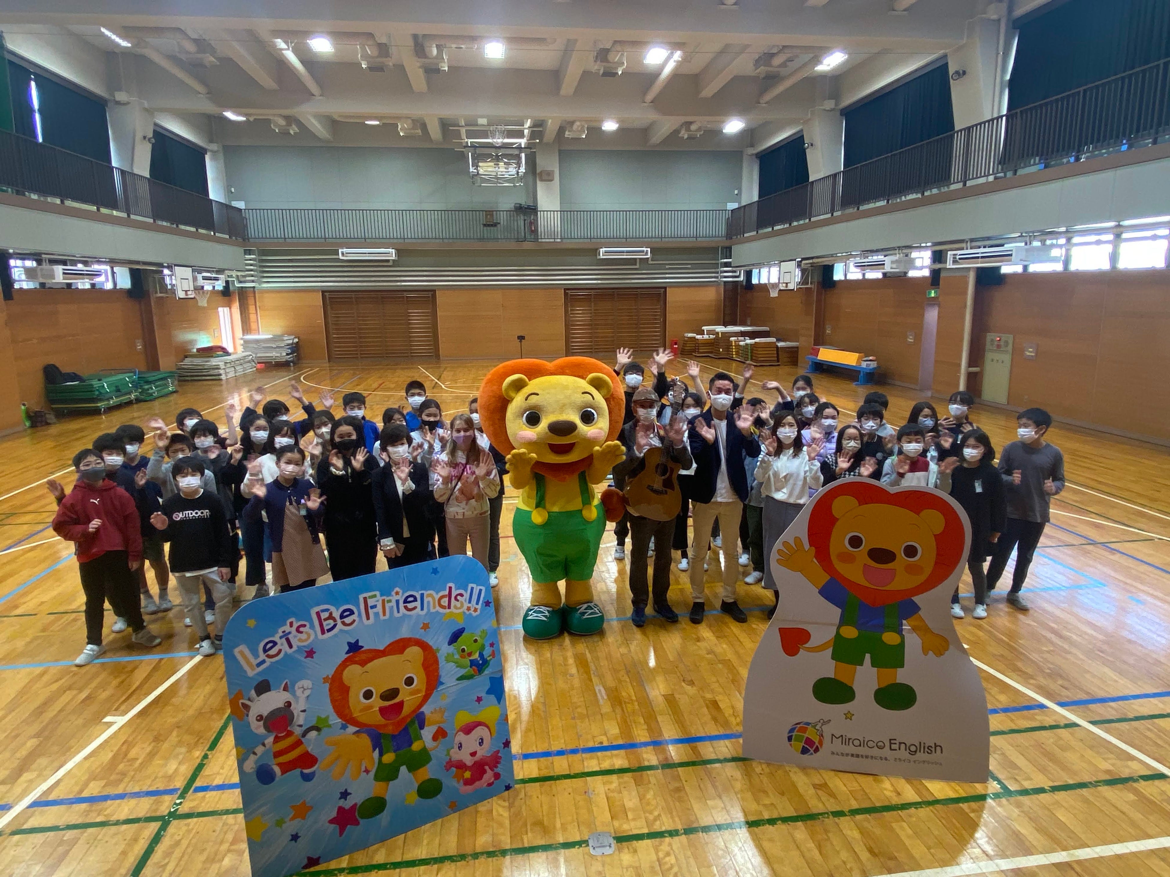 生徒たちとの集合写真