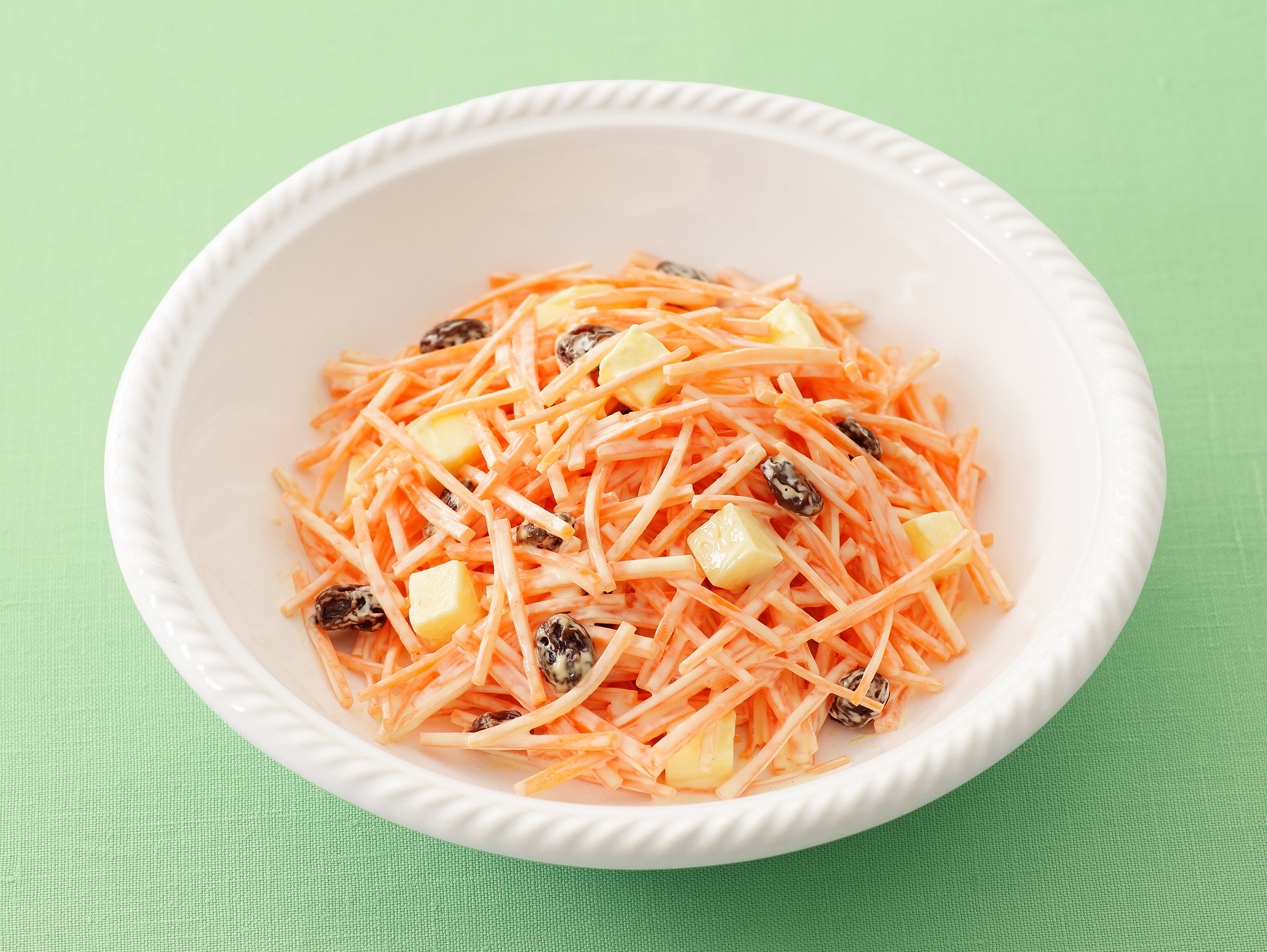 にんじんとチーズとレーズンのあえサラダ