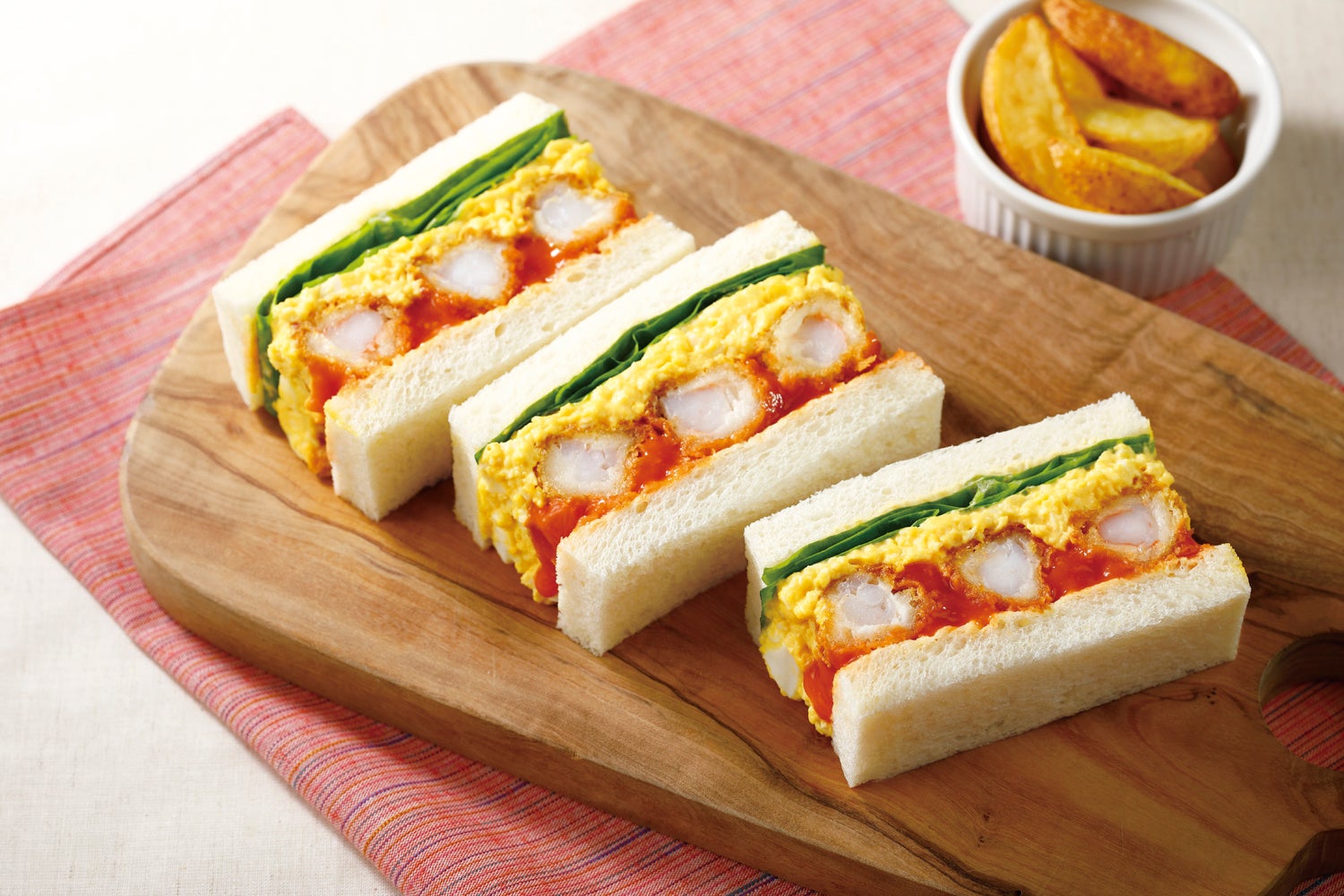 オマール香る、えびフライたまごサンド