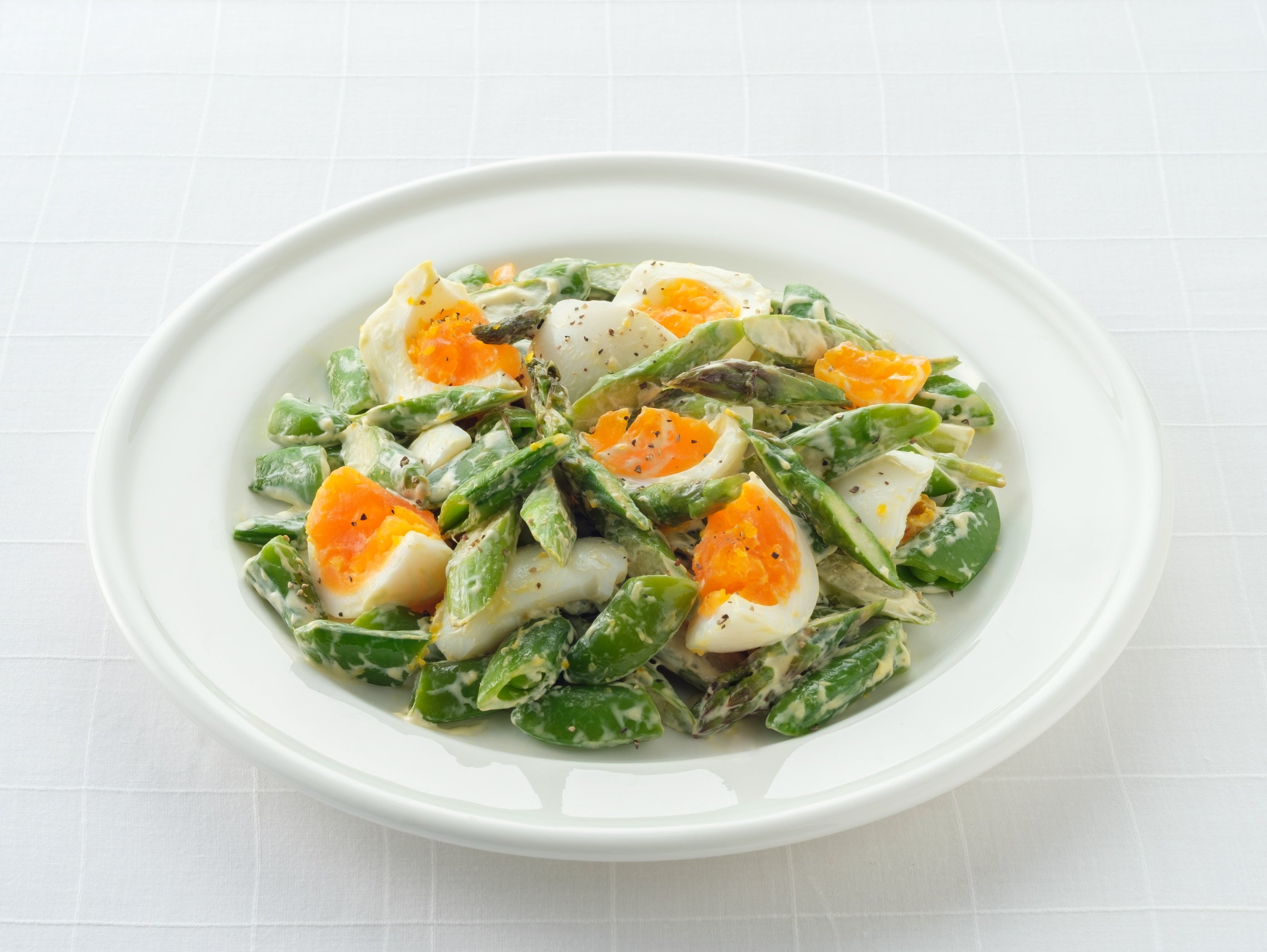 スナップえんどうとアスパラとたまごのサラダ