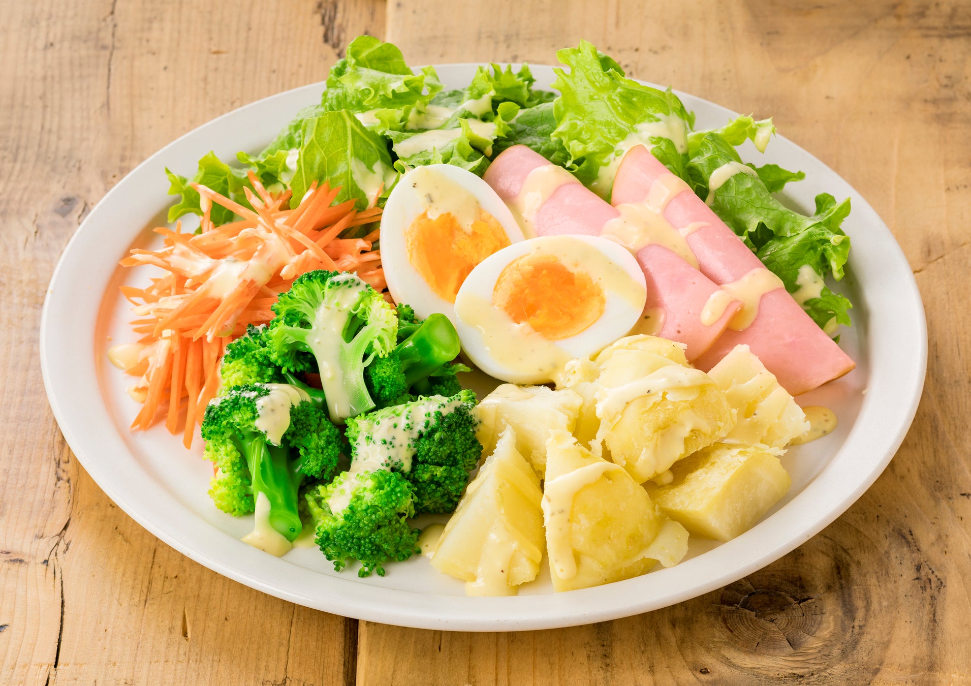 ゆで卵とじゃがいものペイザンヌサラダ