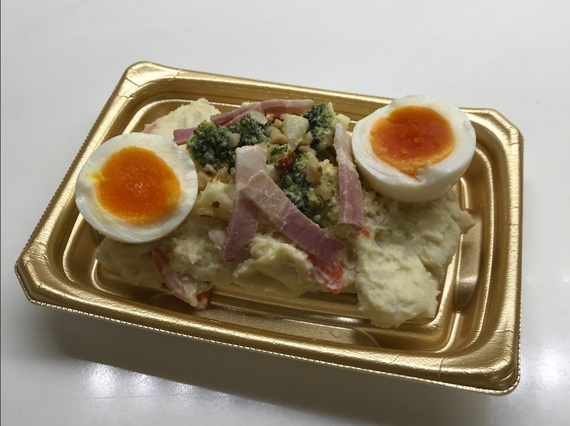 半熟玉子とブロッコリーのポテサラ