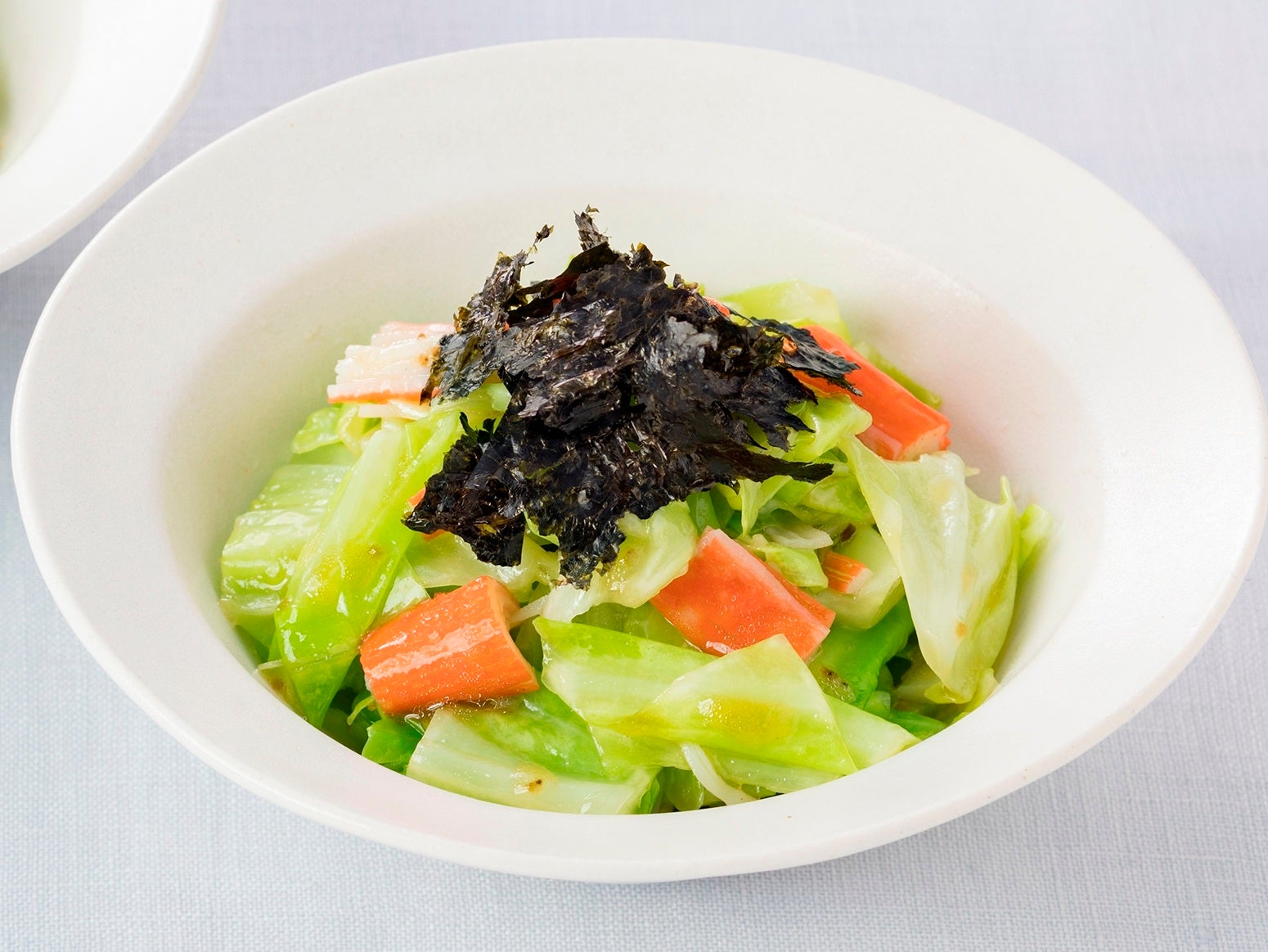 カニカマとキャベツの和風サラダ（和風醤油 黒酢入り使用）