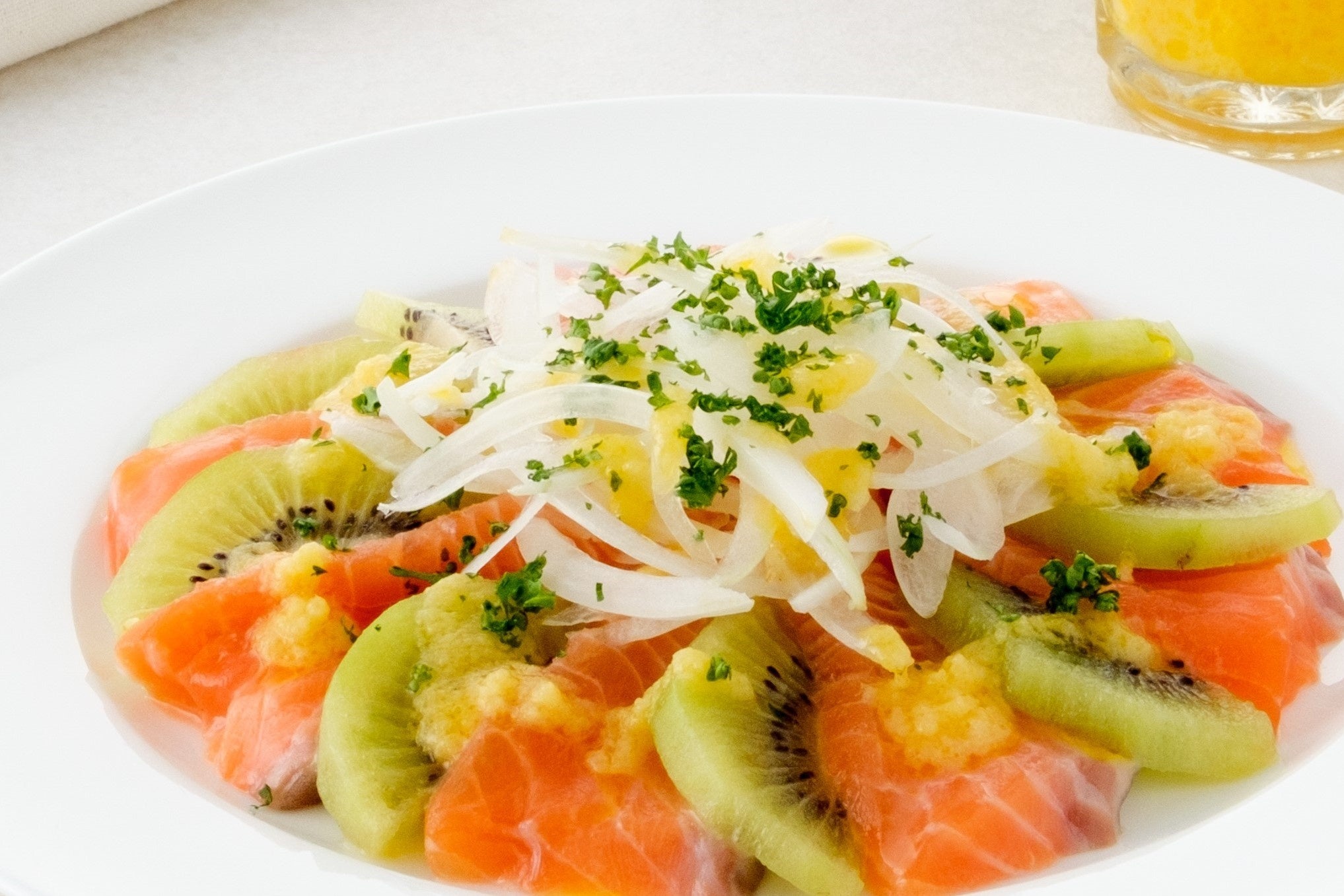 サーモンとキウイフルーツのデリサラダ