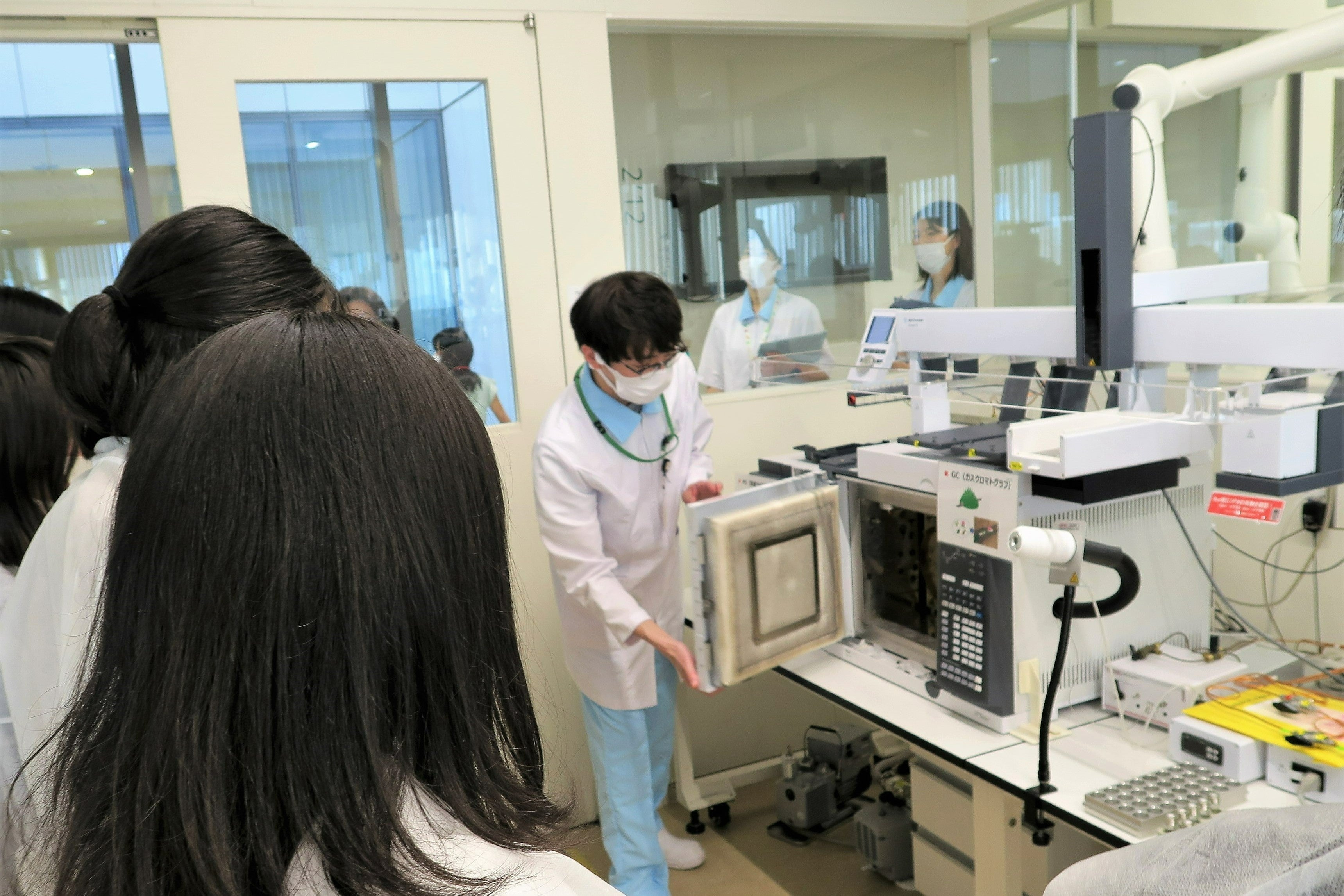 GC／MSの説明の様子